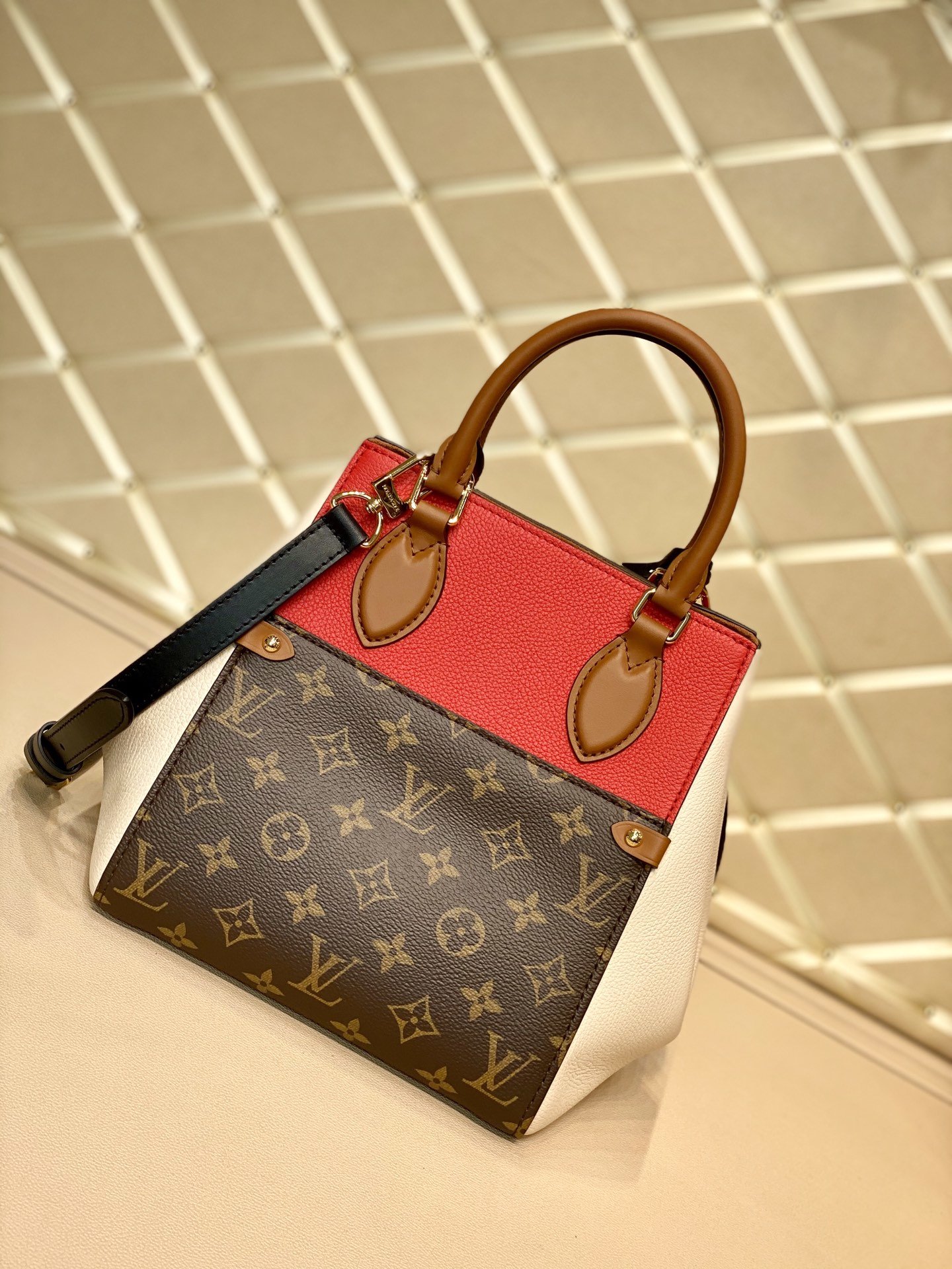 l0*is V*t0n fold tote bag-35*40*17cm