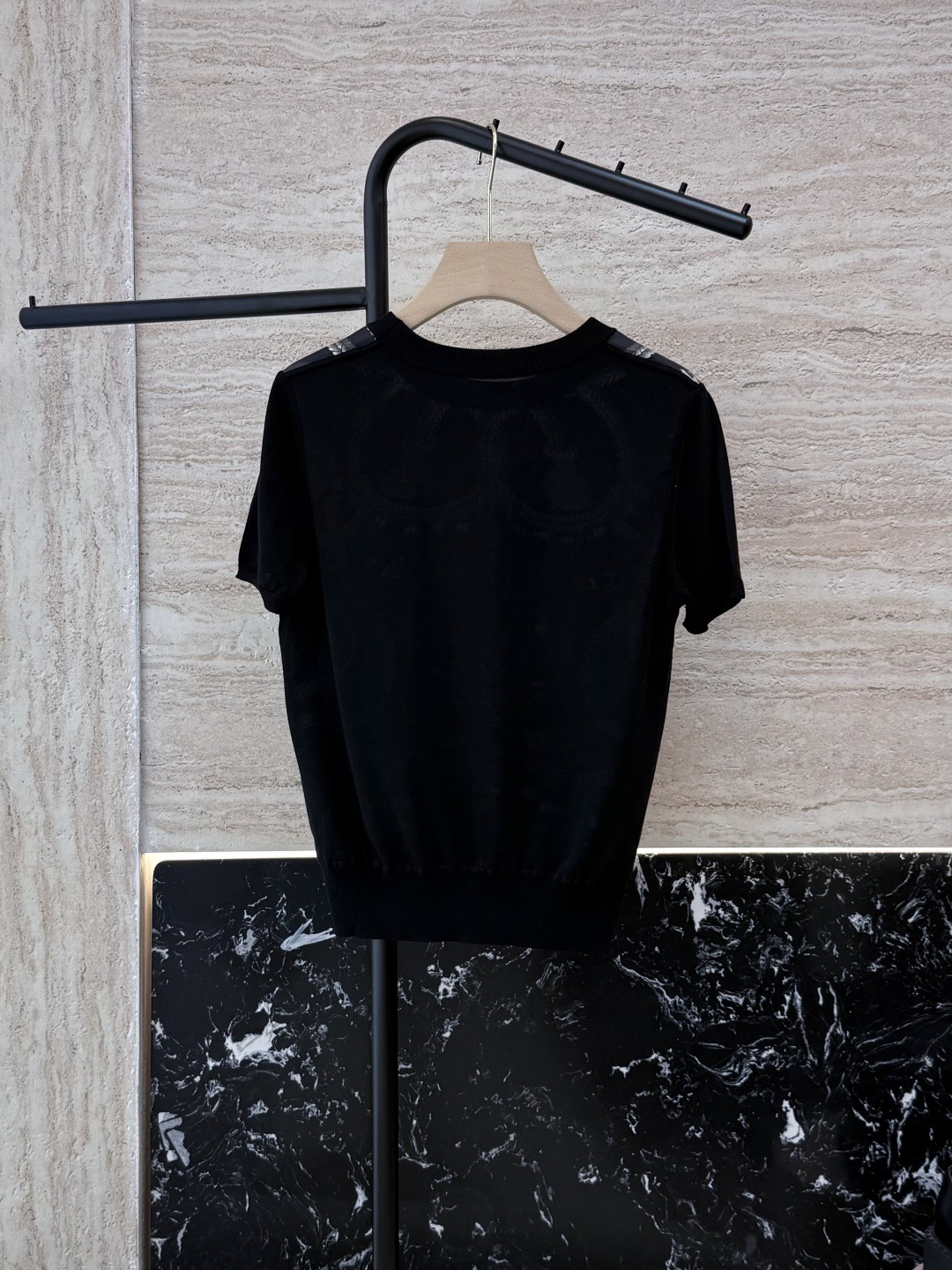 H**me5 knit top