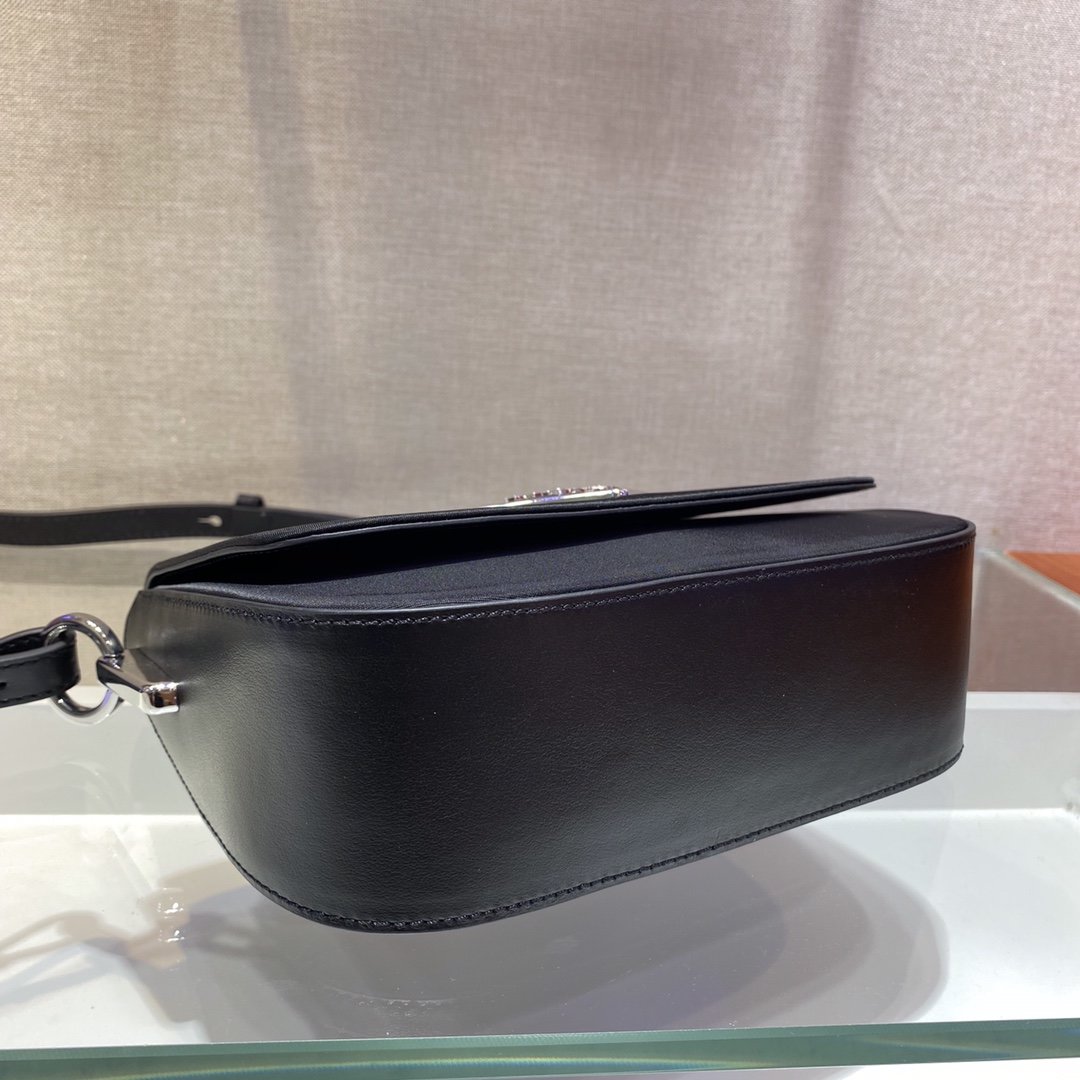 Pra*a chain bag 1bh171-21*16*6.5cm