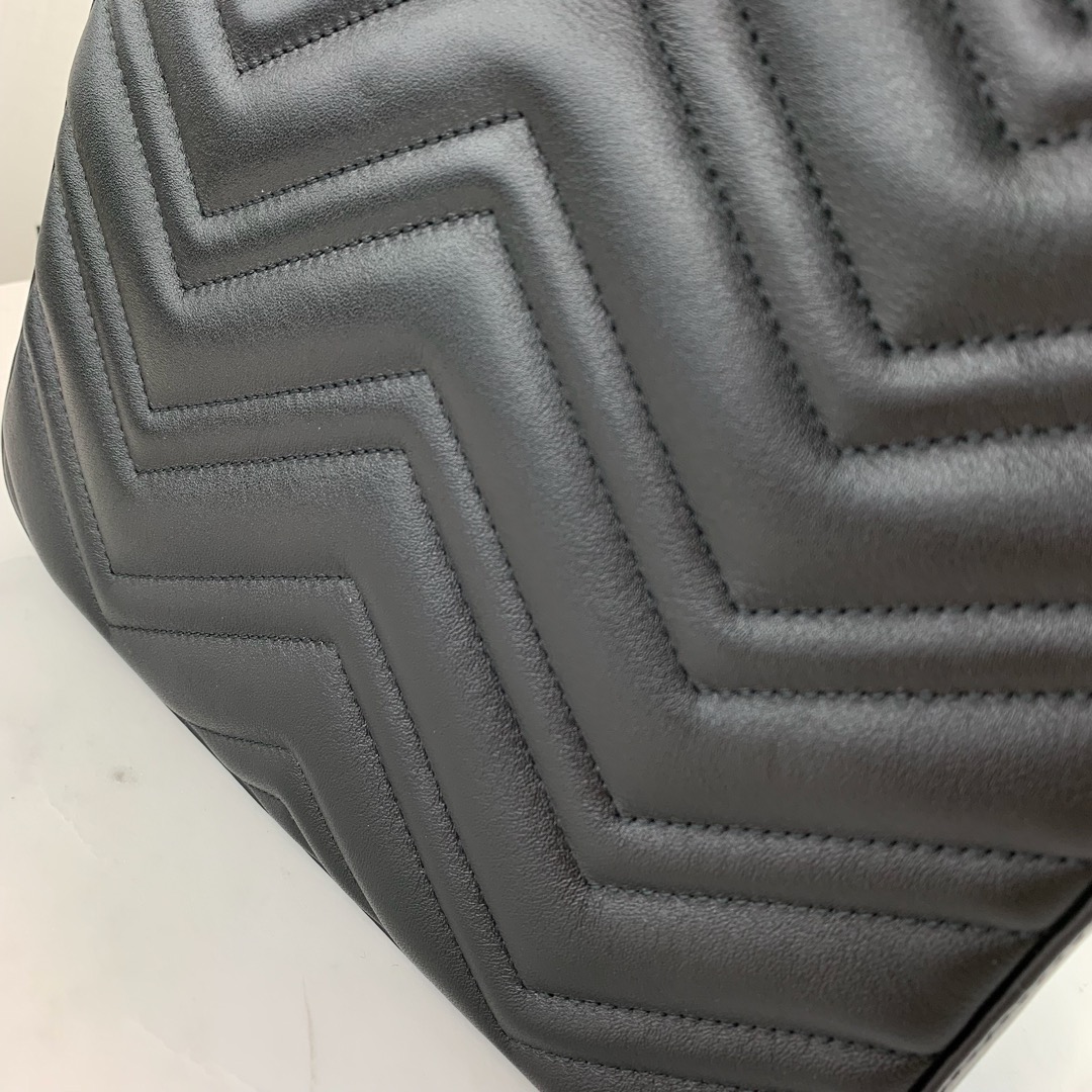 G*u*i backpack-22.5x26x11cm