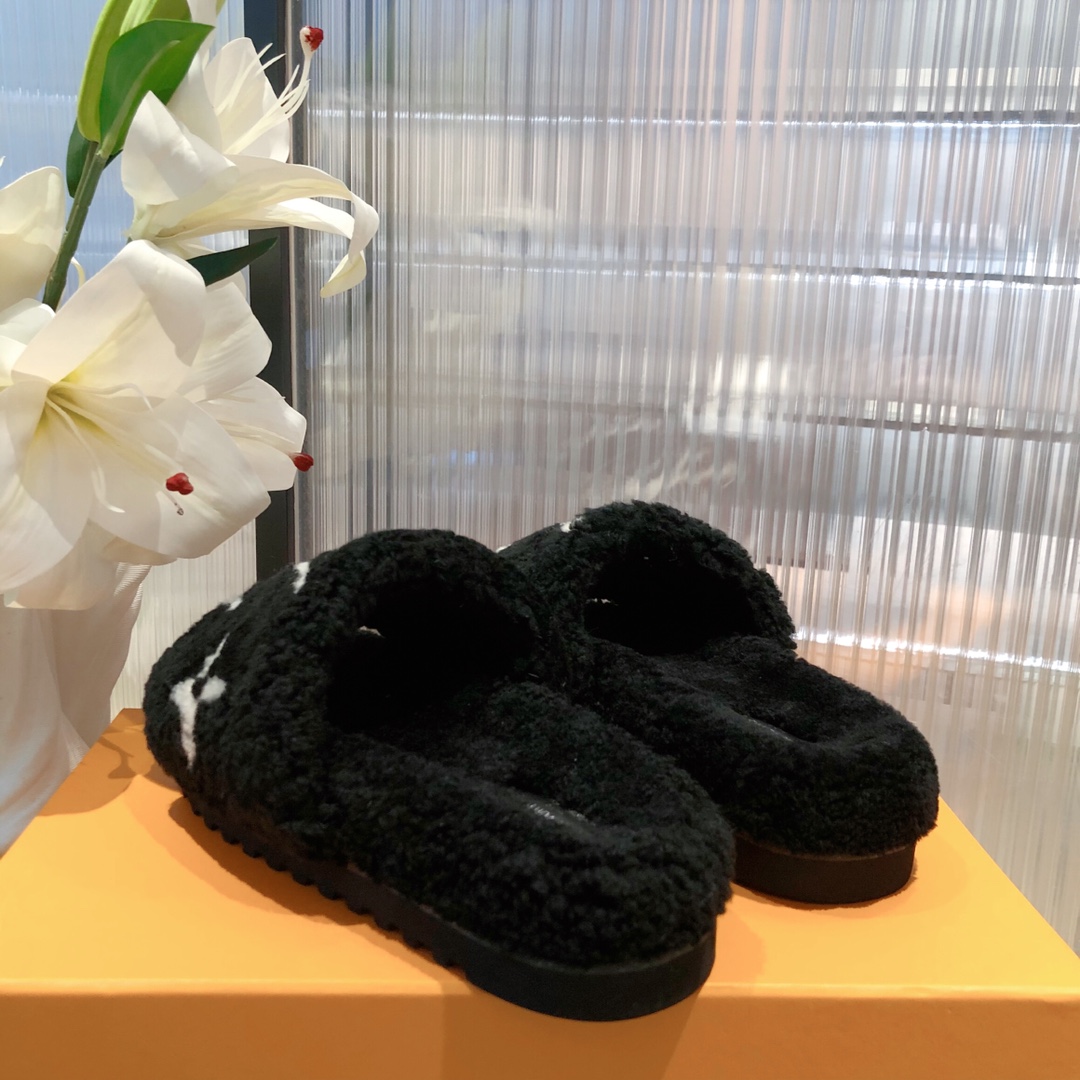 l0*is V*t0n slippers