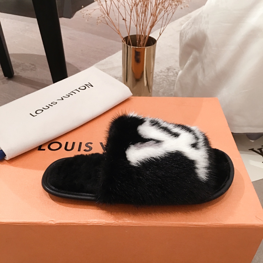 l0*is V*t0n slippers
