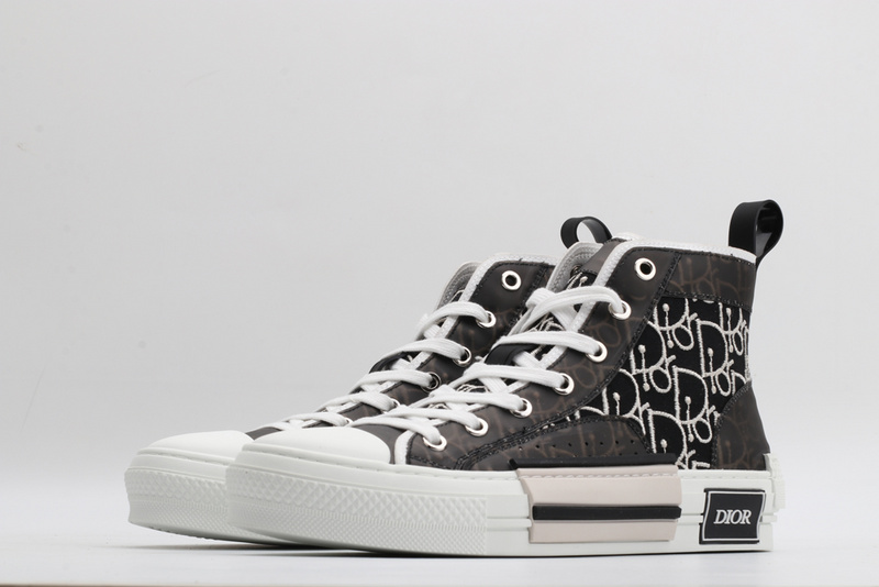 D*or high-top sneakers
