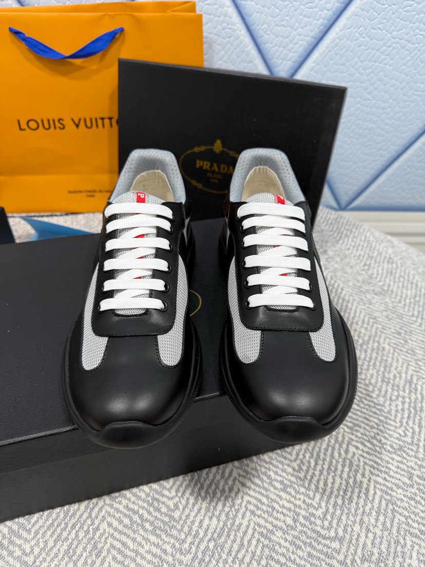Pra*a Sneakers