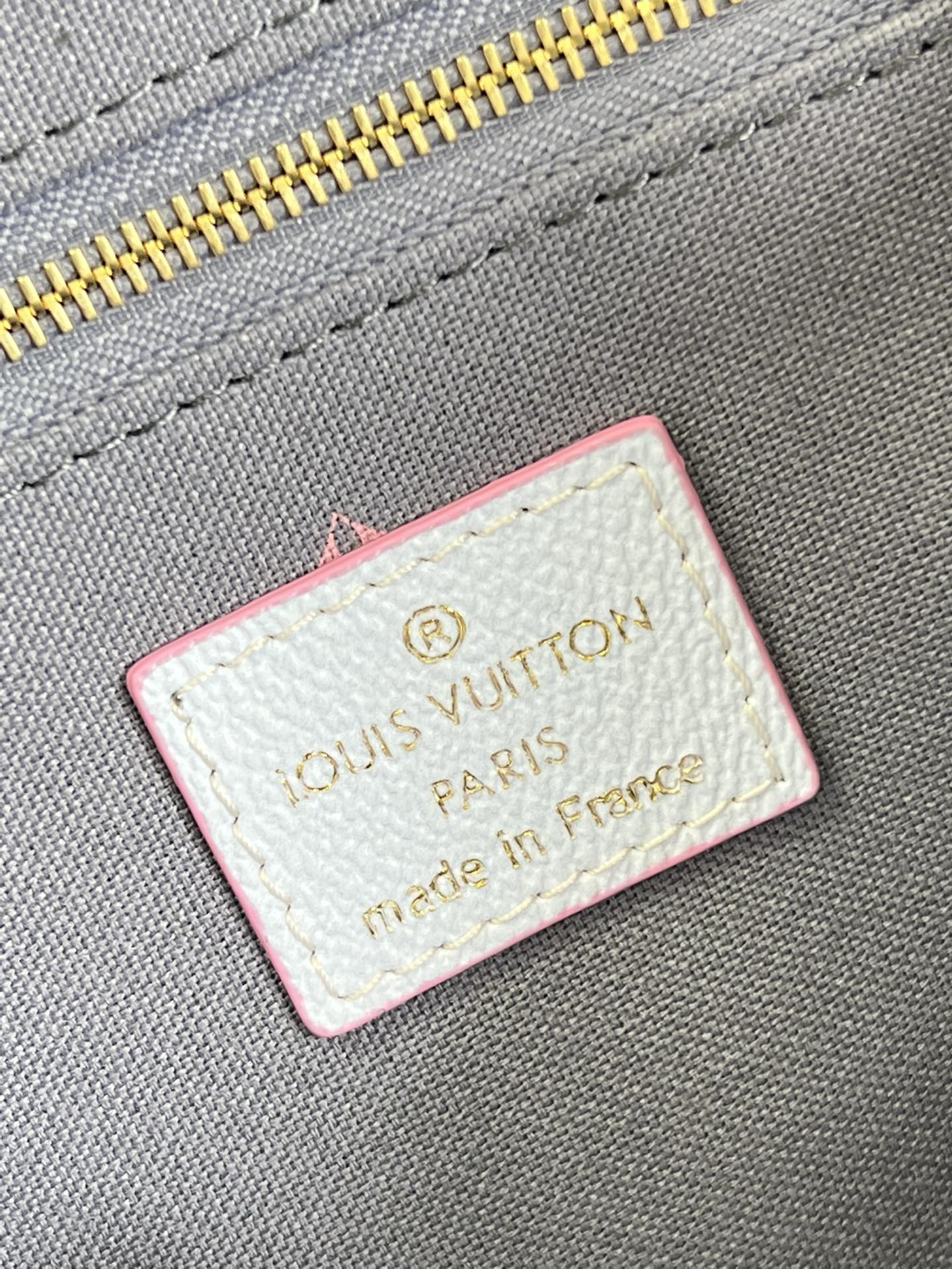 l0*is V*t0n onthego handbag-25*19*11.5 cm