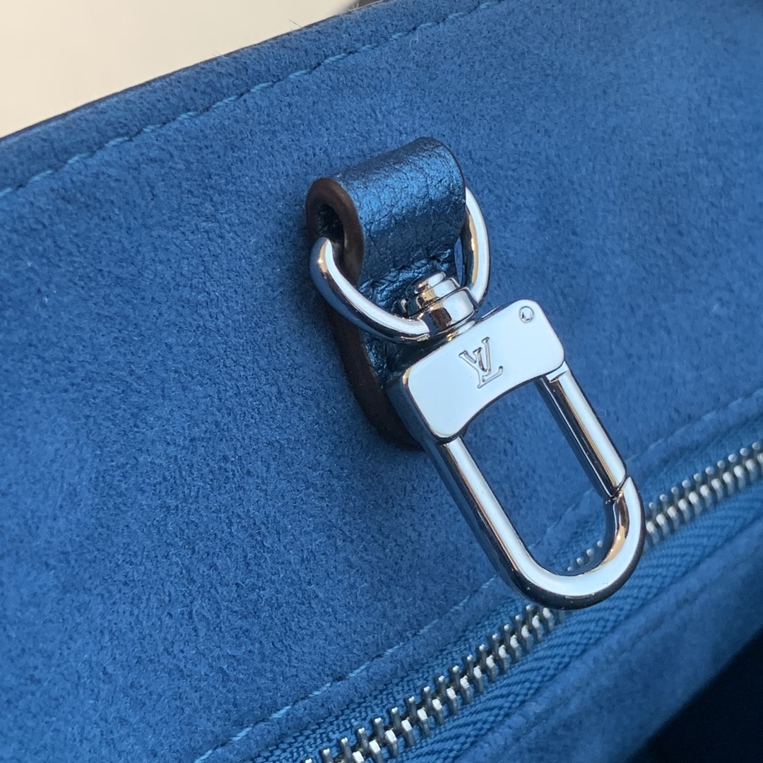 l0*is V*t0n onthego handbag-25*19*11cm