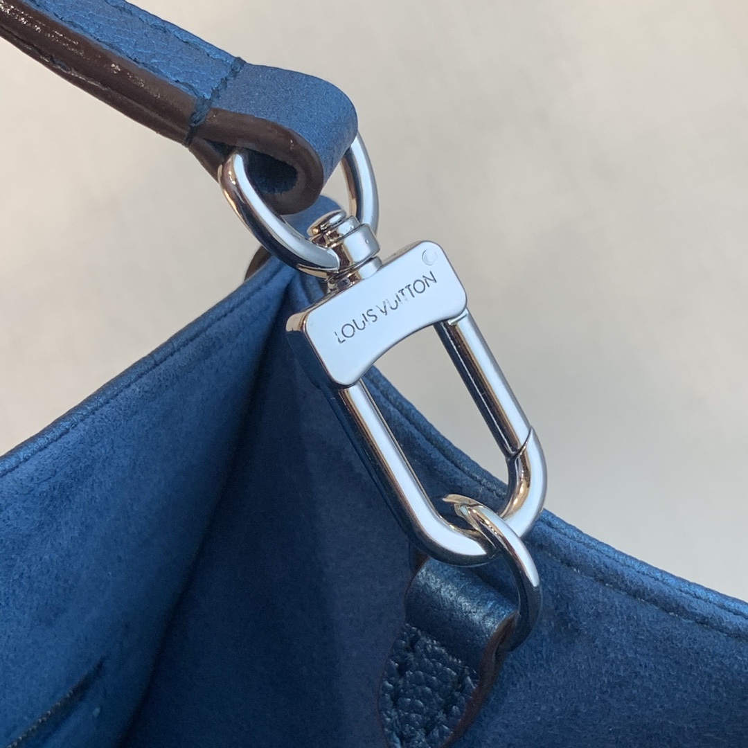 l0*is V*t0n onthego handbag-25*19*11cm