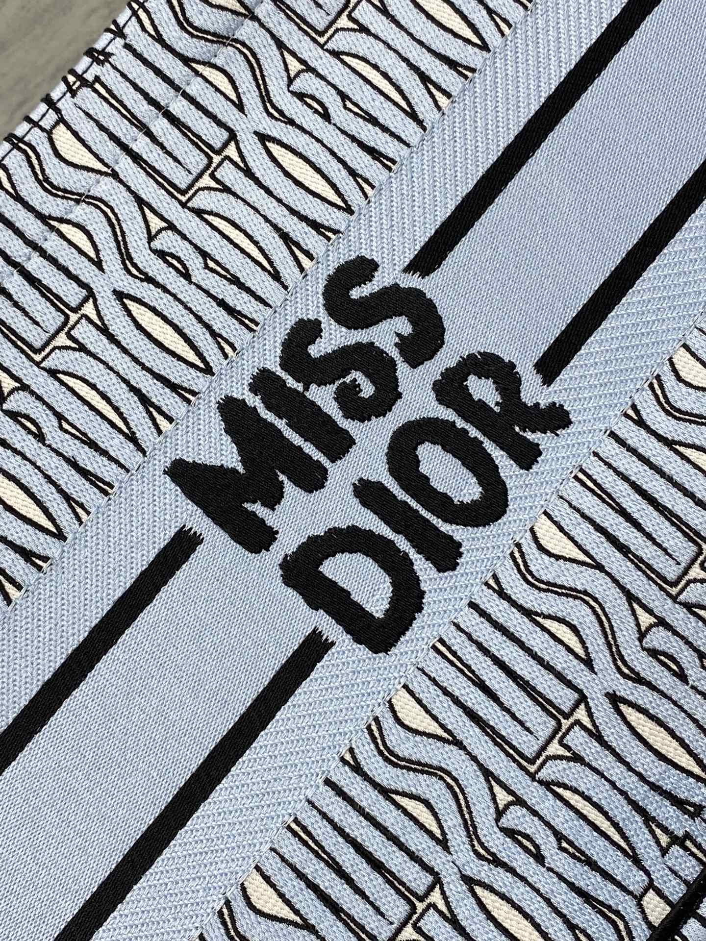 D*or small book tote-36.5cm
