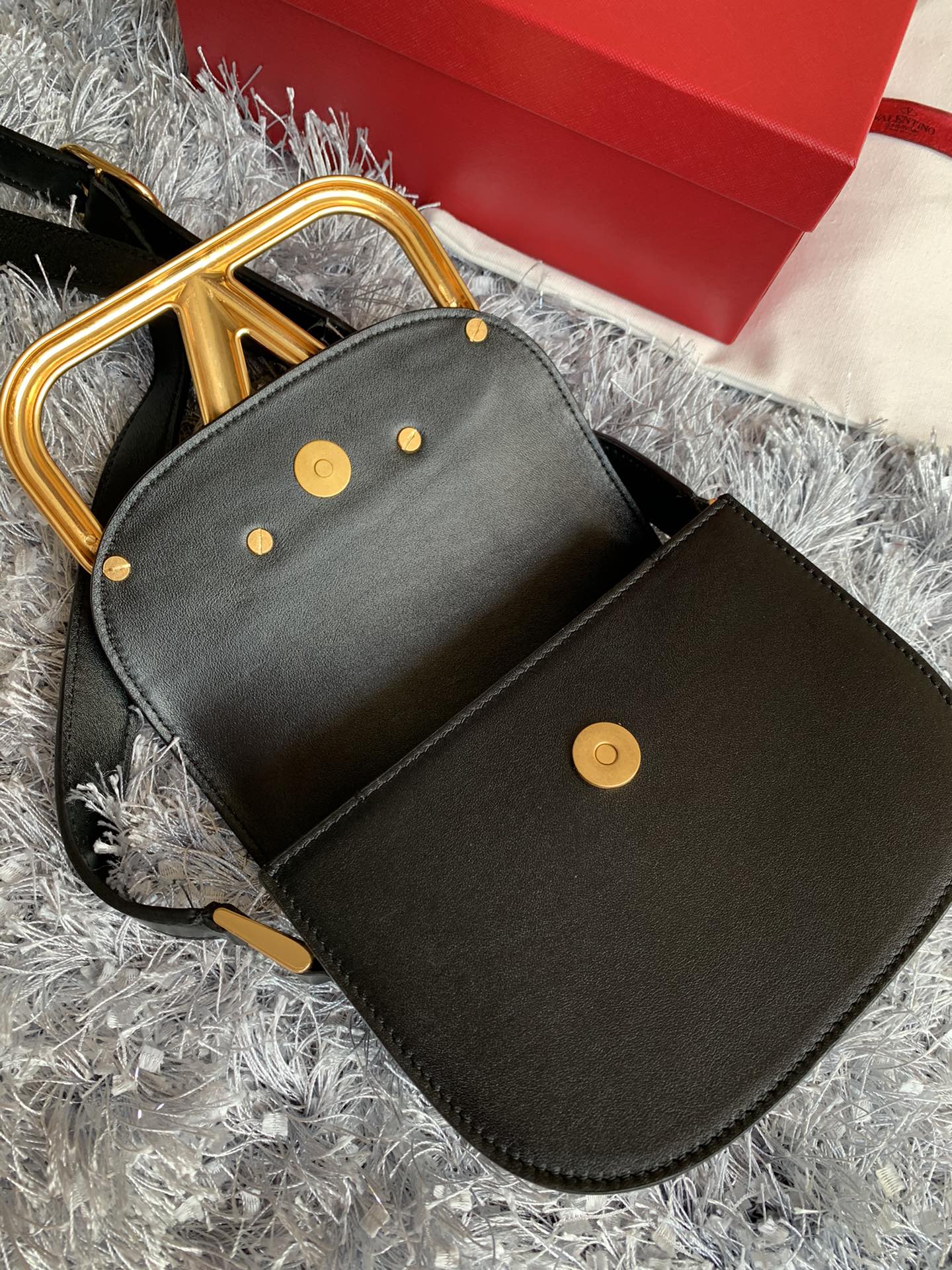 Va1e*ntin0 garavani s*pervee handbags-18*8*15cm