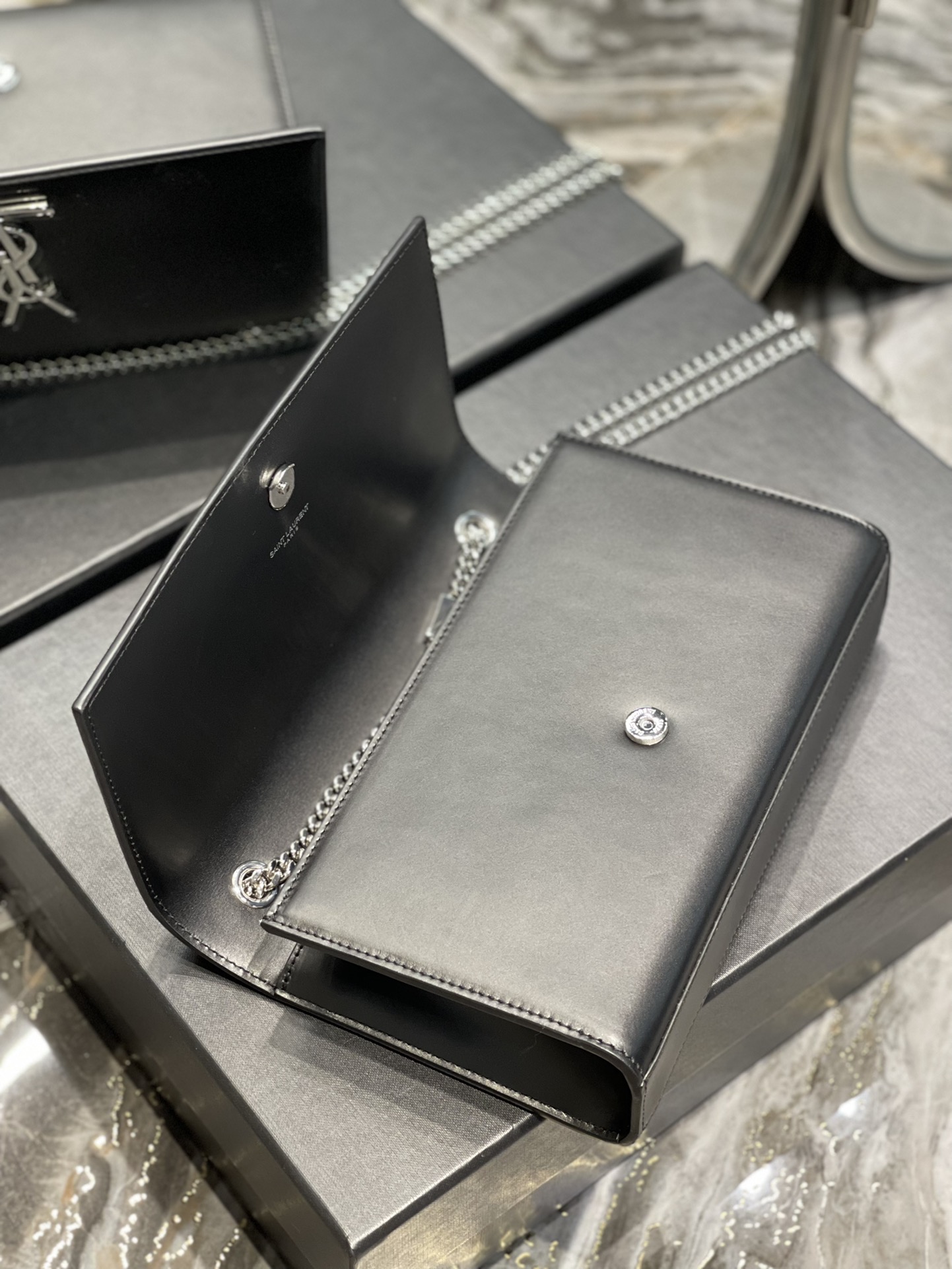 Y*L kate medium in smooth leather-24*14.5*5.5cm