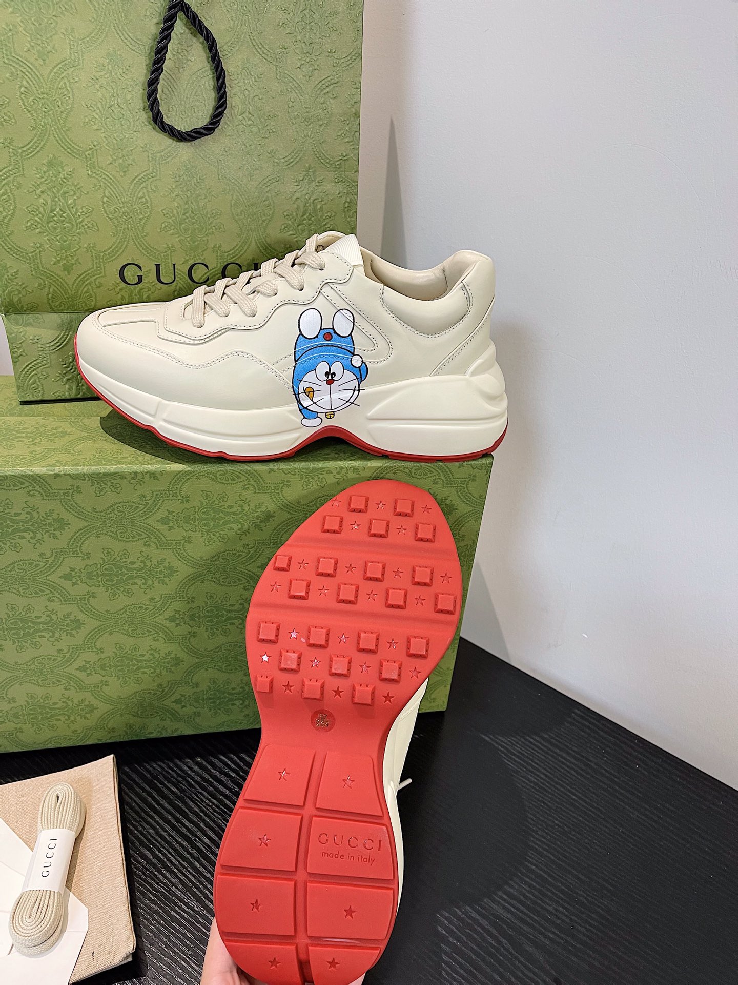 G*u*i rhyton leather sneaker