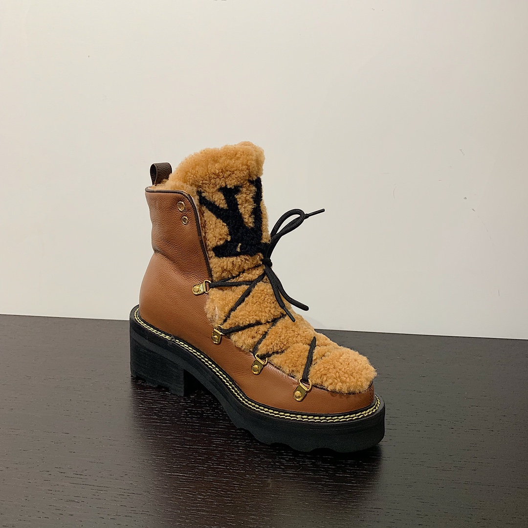 l0*is V*t0n boots