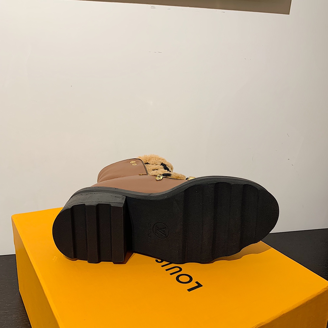 l0*is V*t0n boots