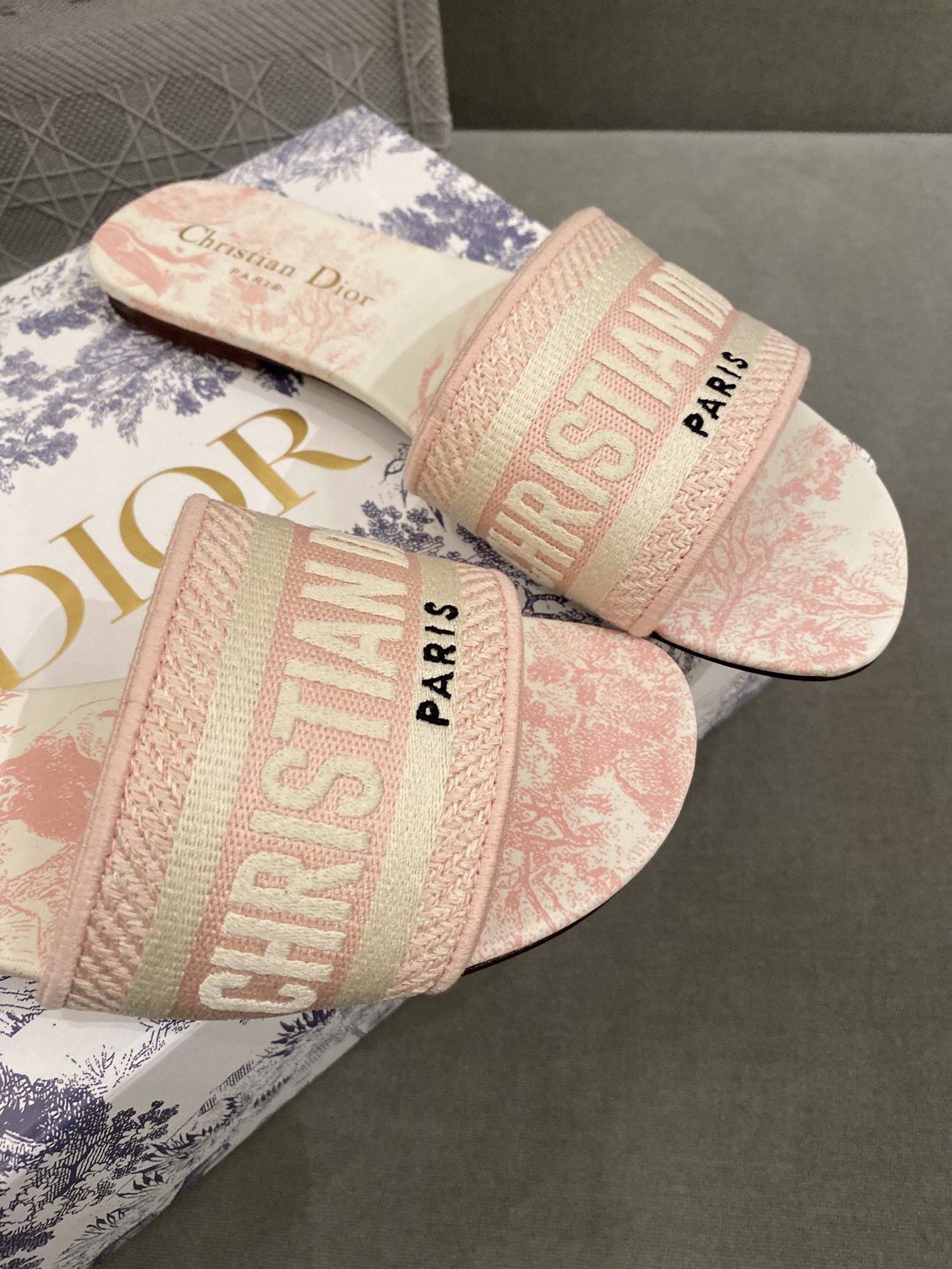 D*or slippers
