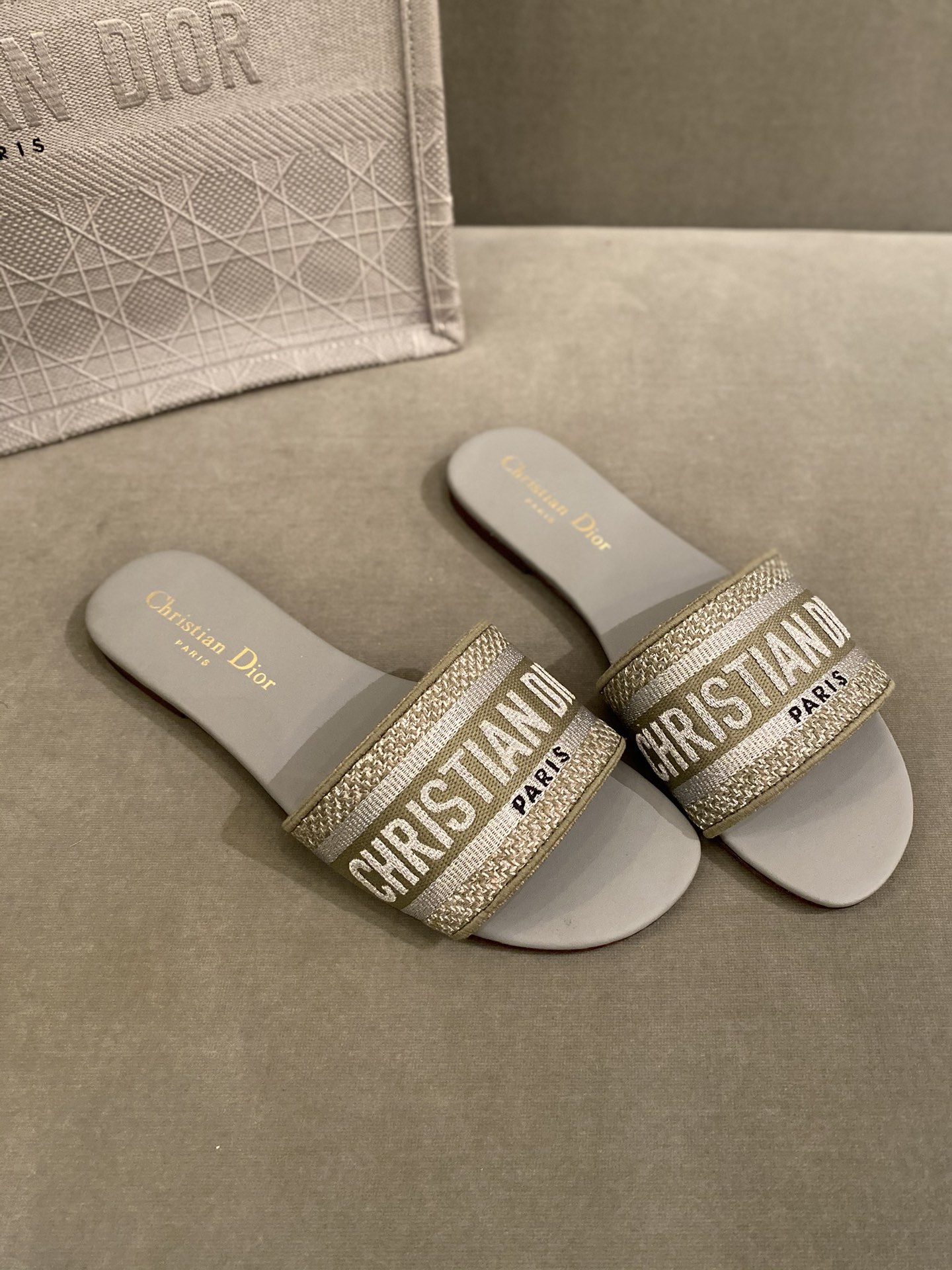 D*or slippers