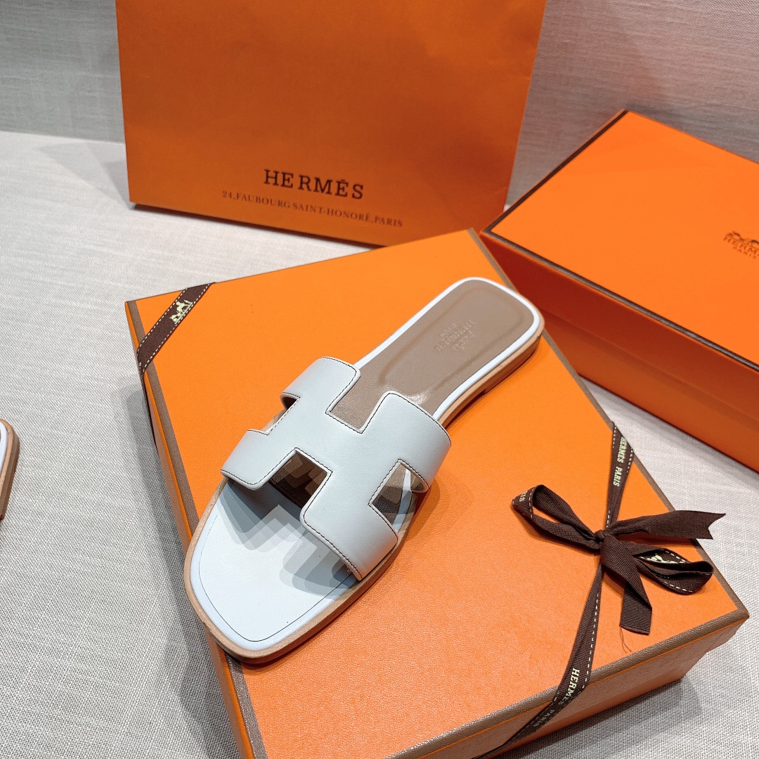 H**mes sandals