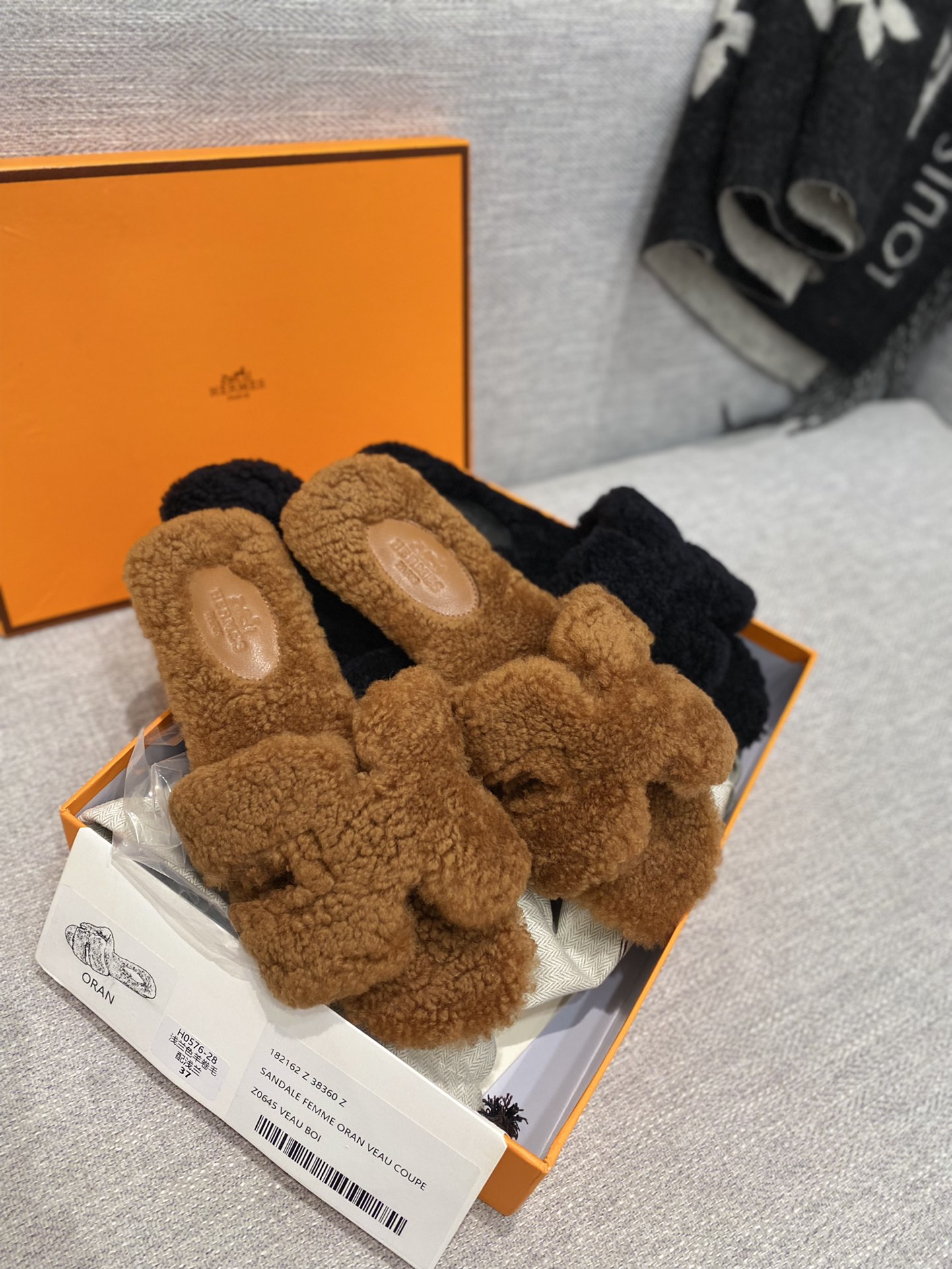 H**mes sandals