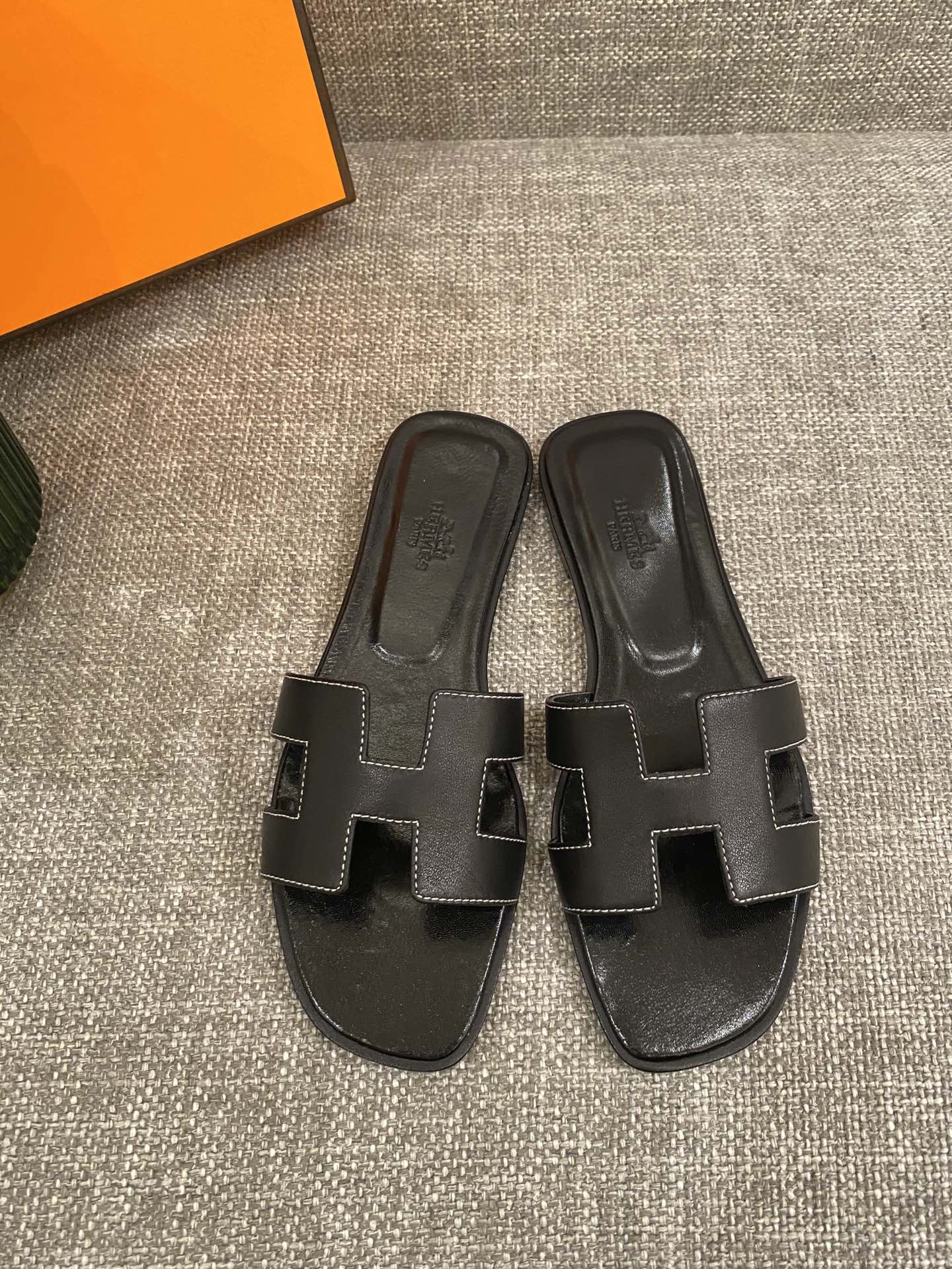 H**mes slippers in smooth leather