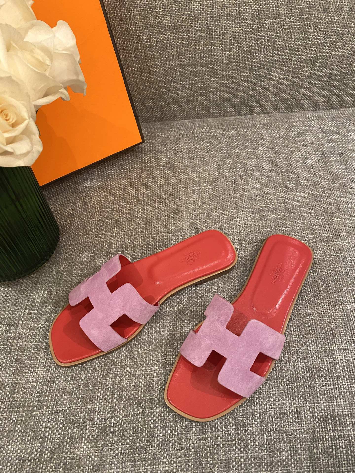 H**mes slippers