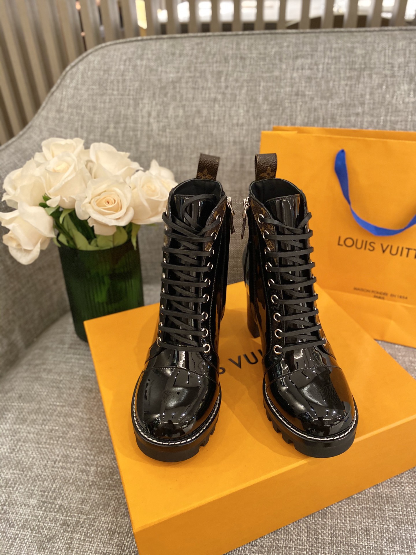 l0*is V*t0n boots