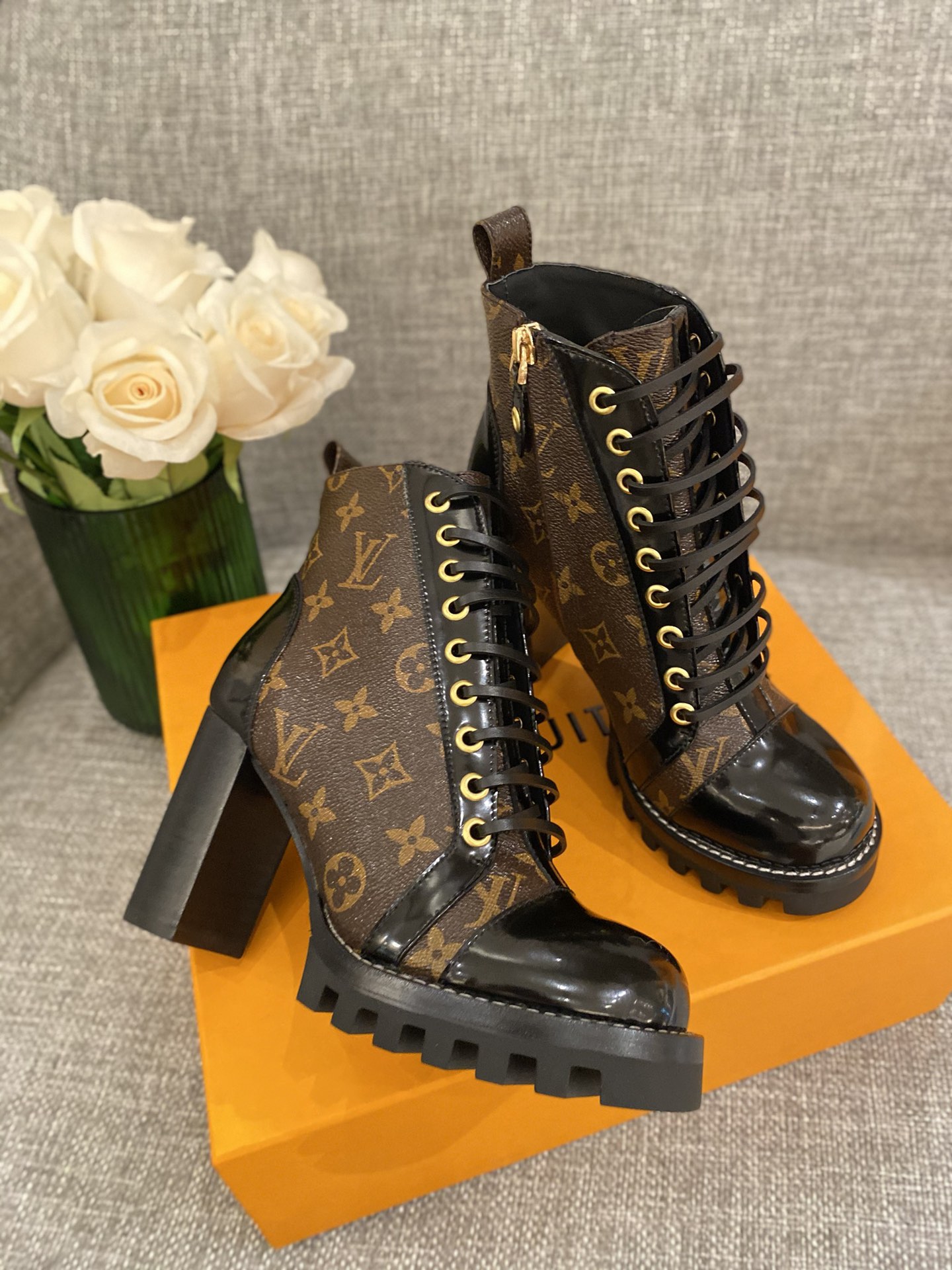 l0*is V*t0n boots