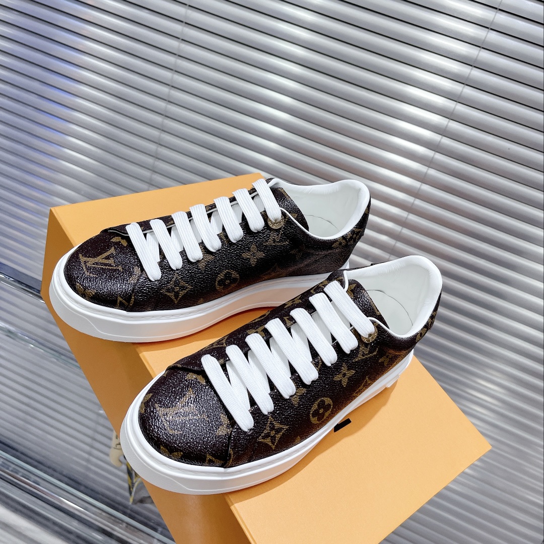l0*is V*t0n low-top sneakers