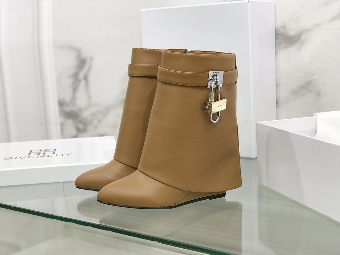 G1uenchy boots(eu35-42)