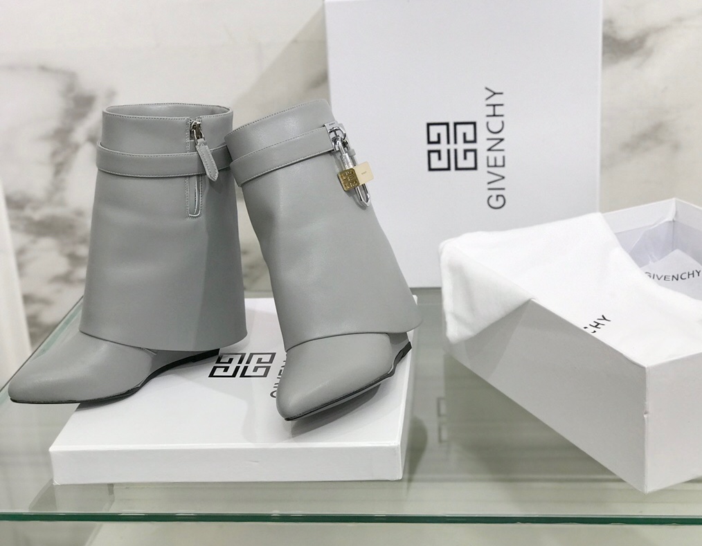 G1uenchy boots(eu35-42)