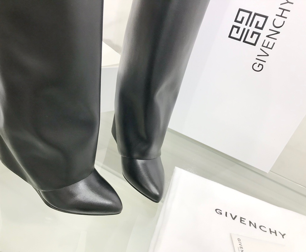 G1uenchy boots(eu35-42)