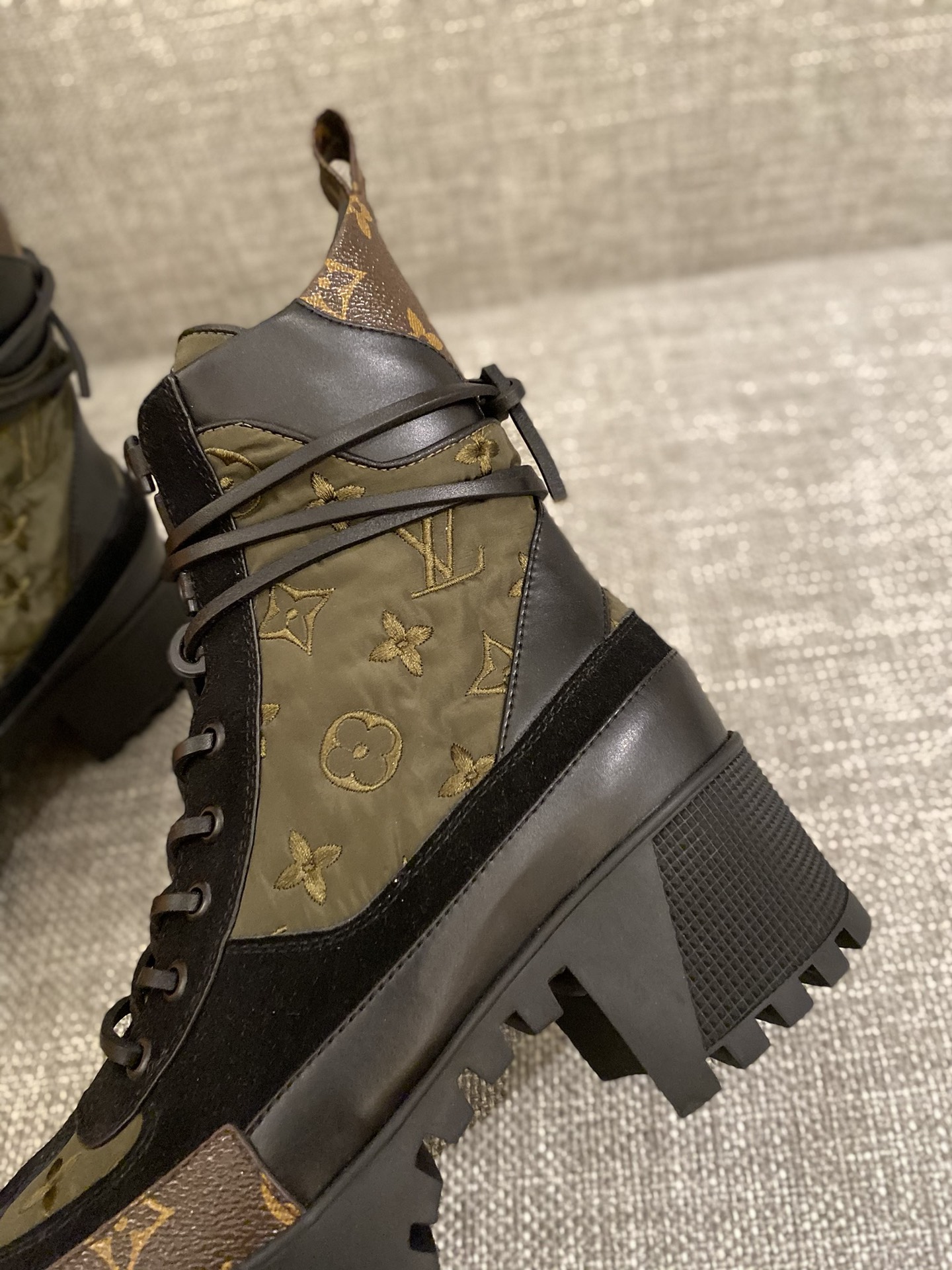 l0*is V*t0n boots