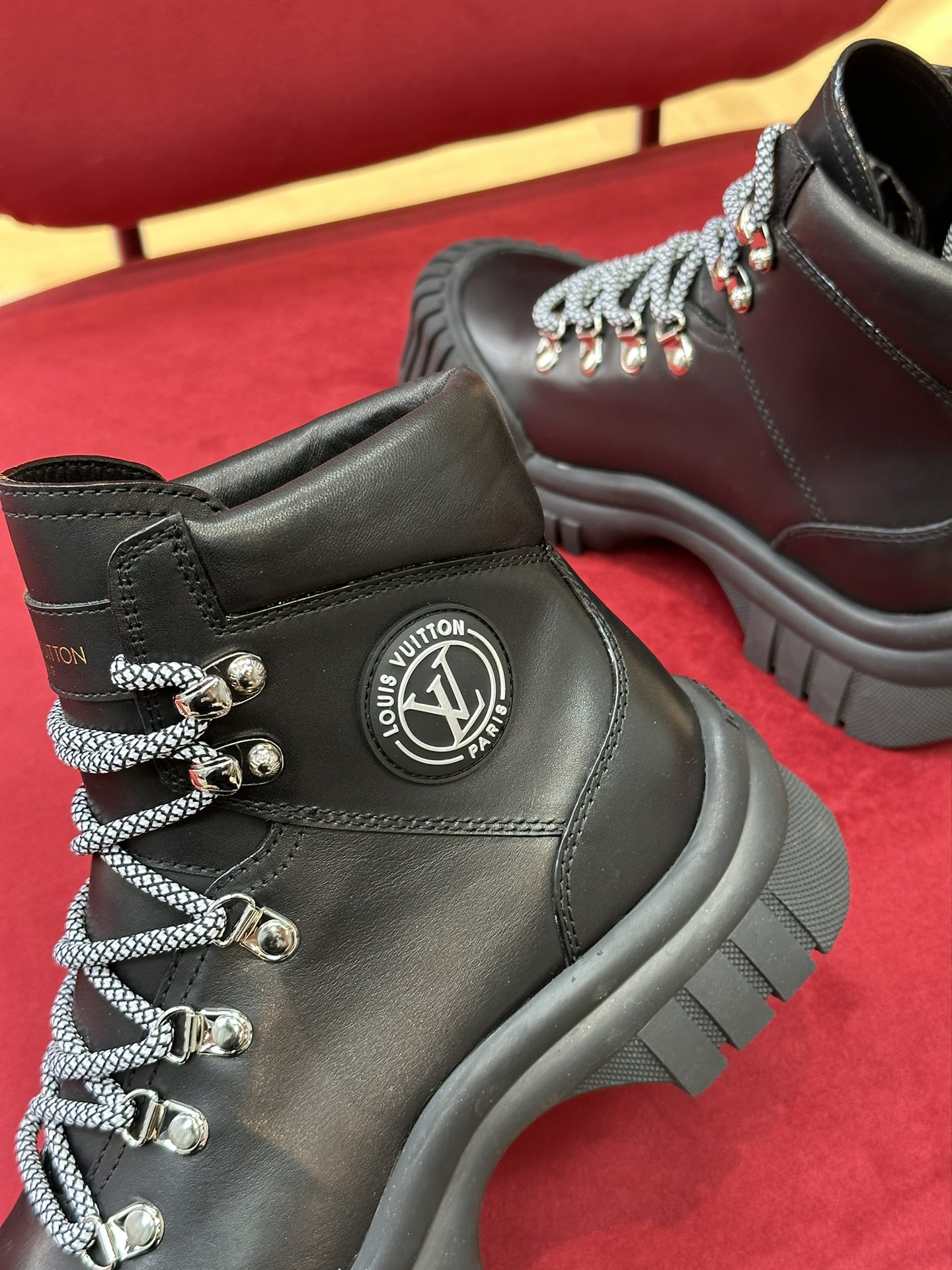 l0*is V*t0n boots