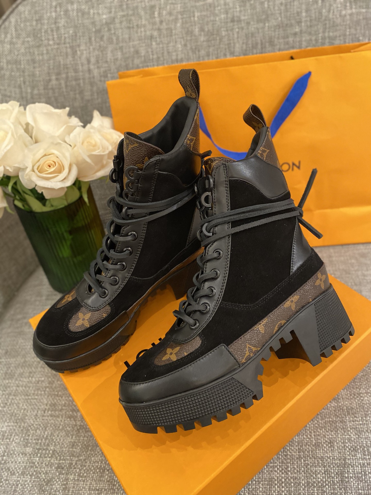 l0*is V*t0n boots