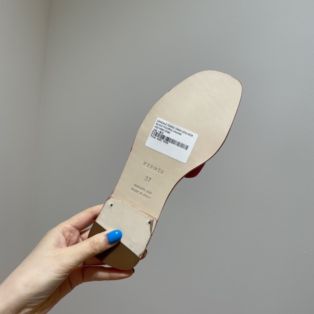 H**mes slippers