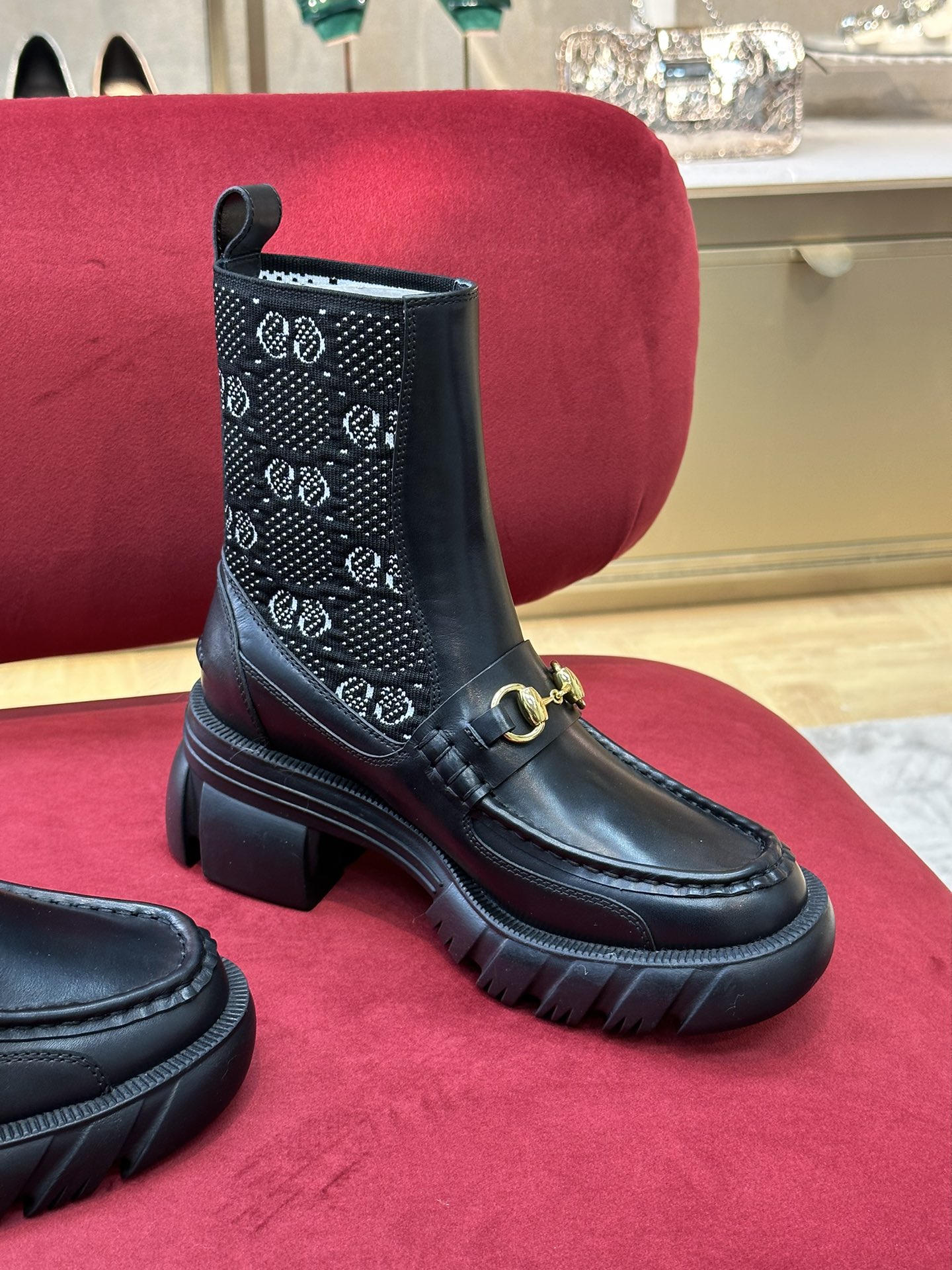 G*u*i boots