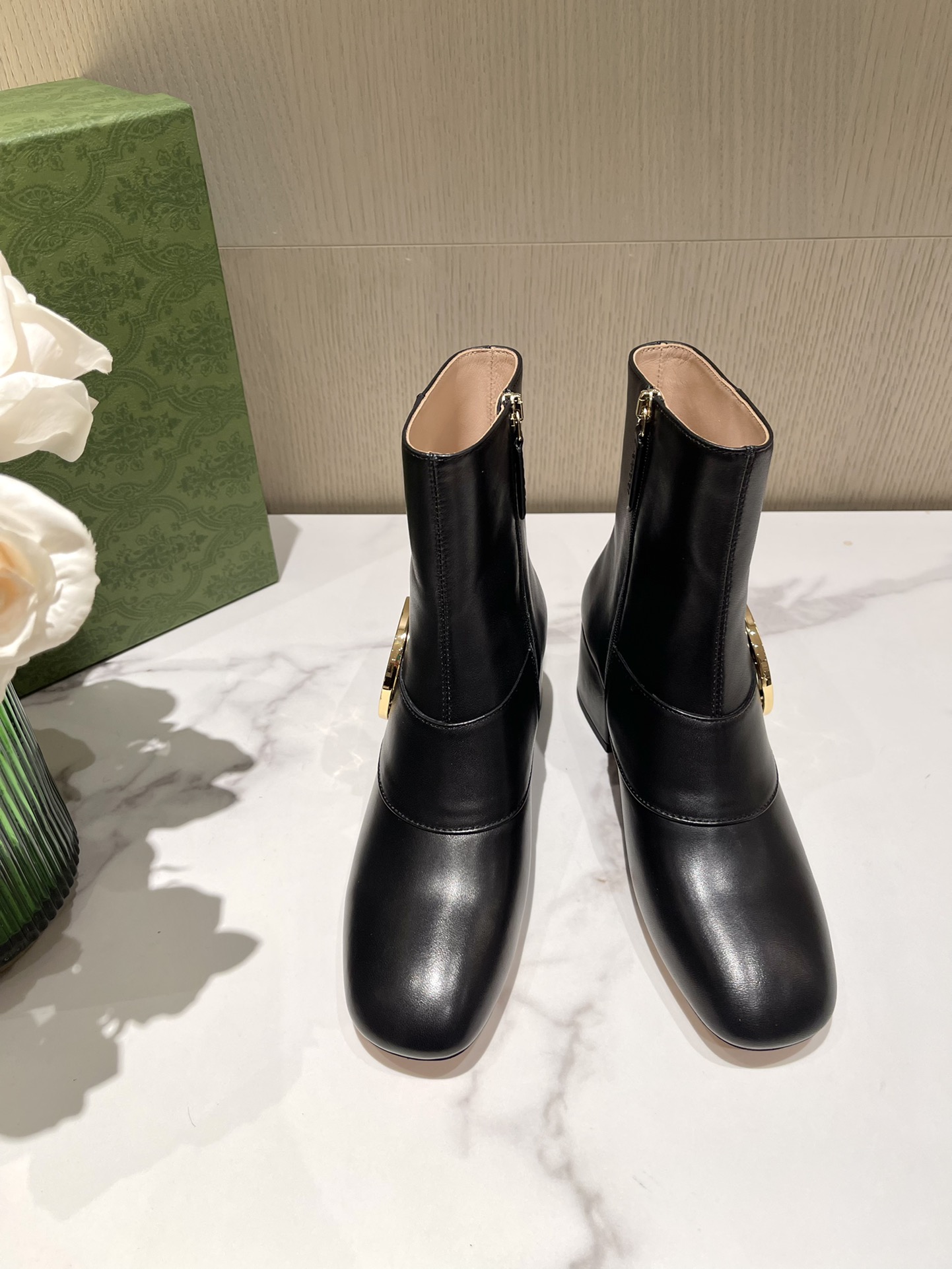 G*u*i boots