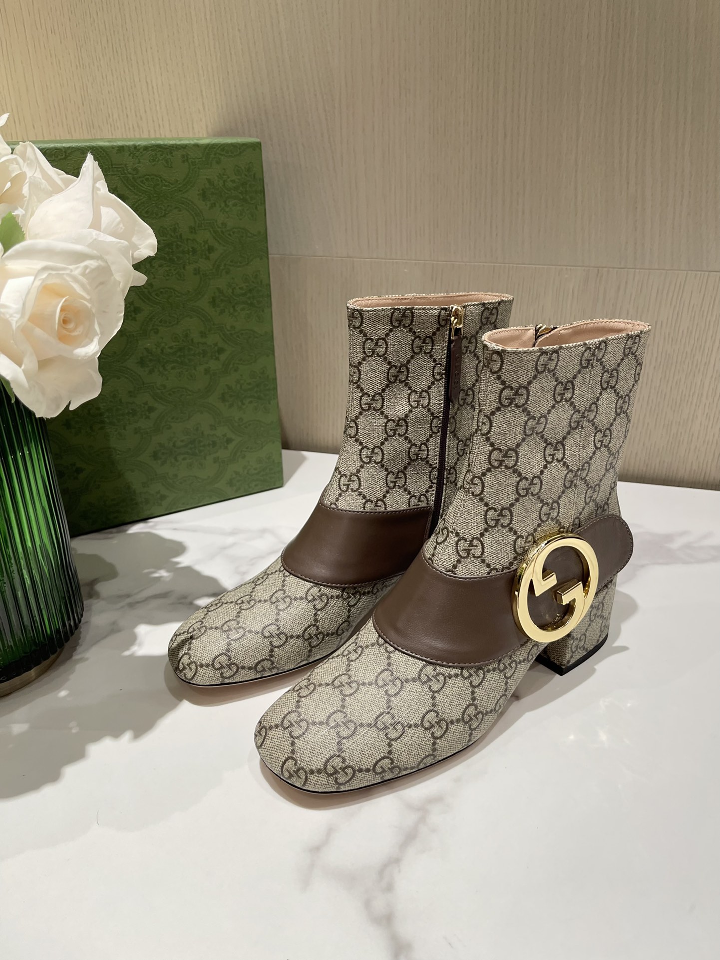 G*u*i boots