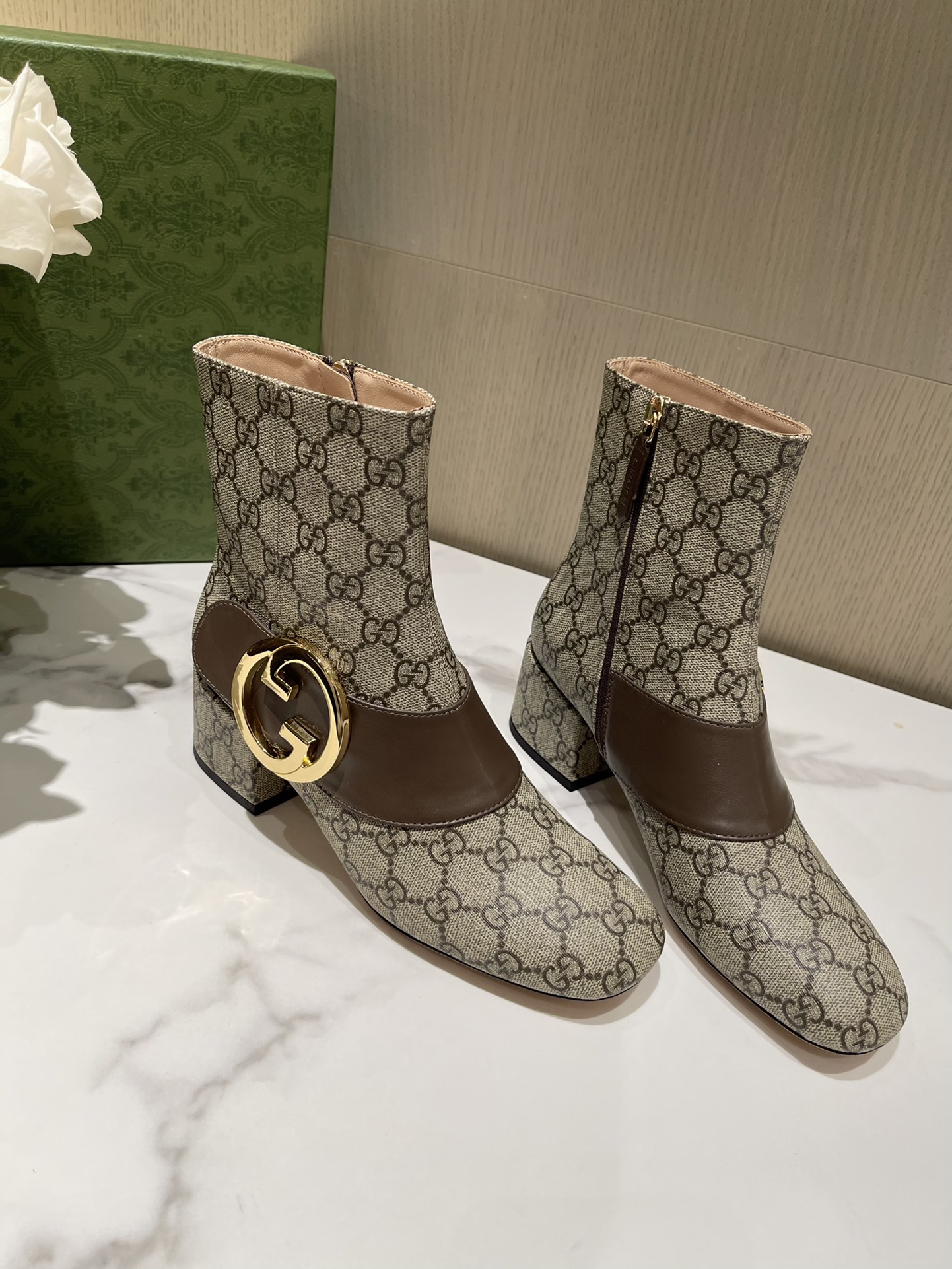 G*u*i boots