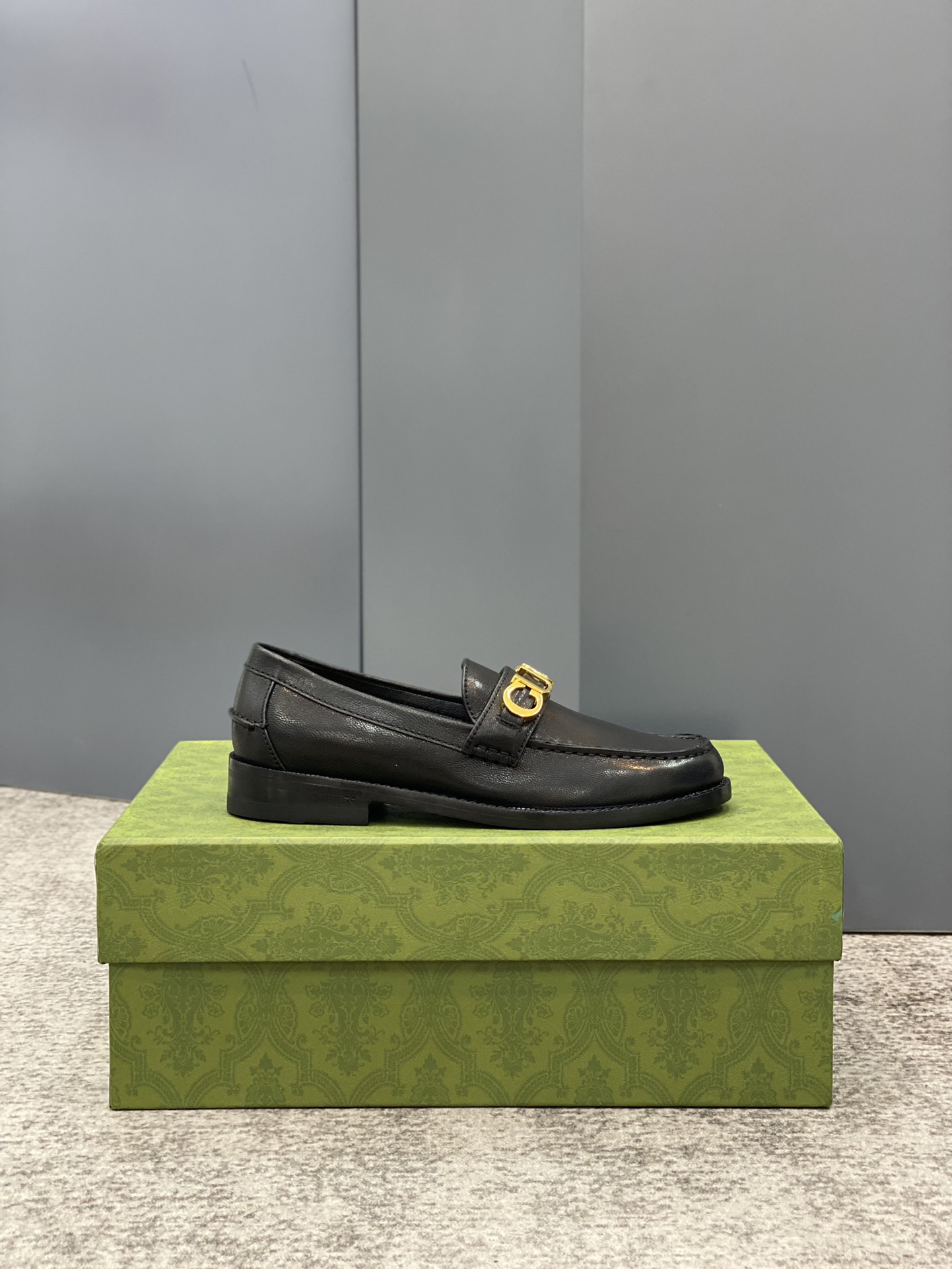 G*u*i loafers