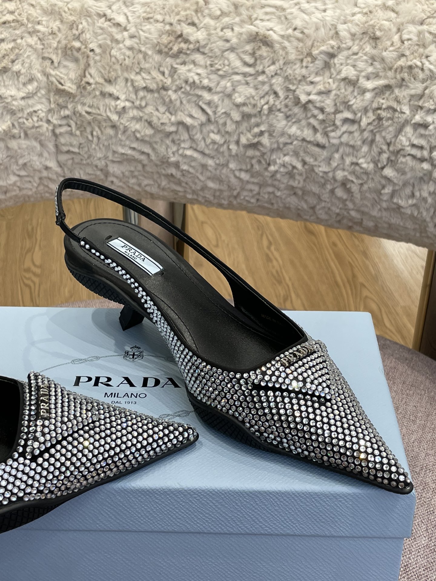 Pra*a heels 2022ss