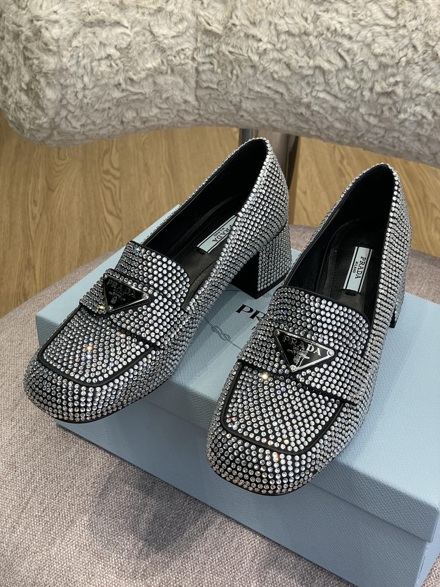 Pra*a loafers 2022ss