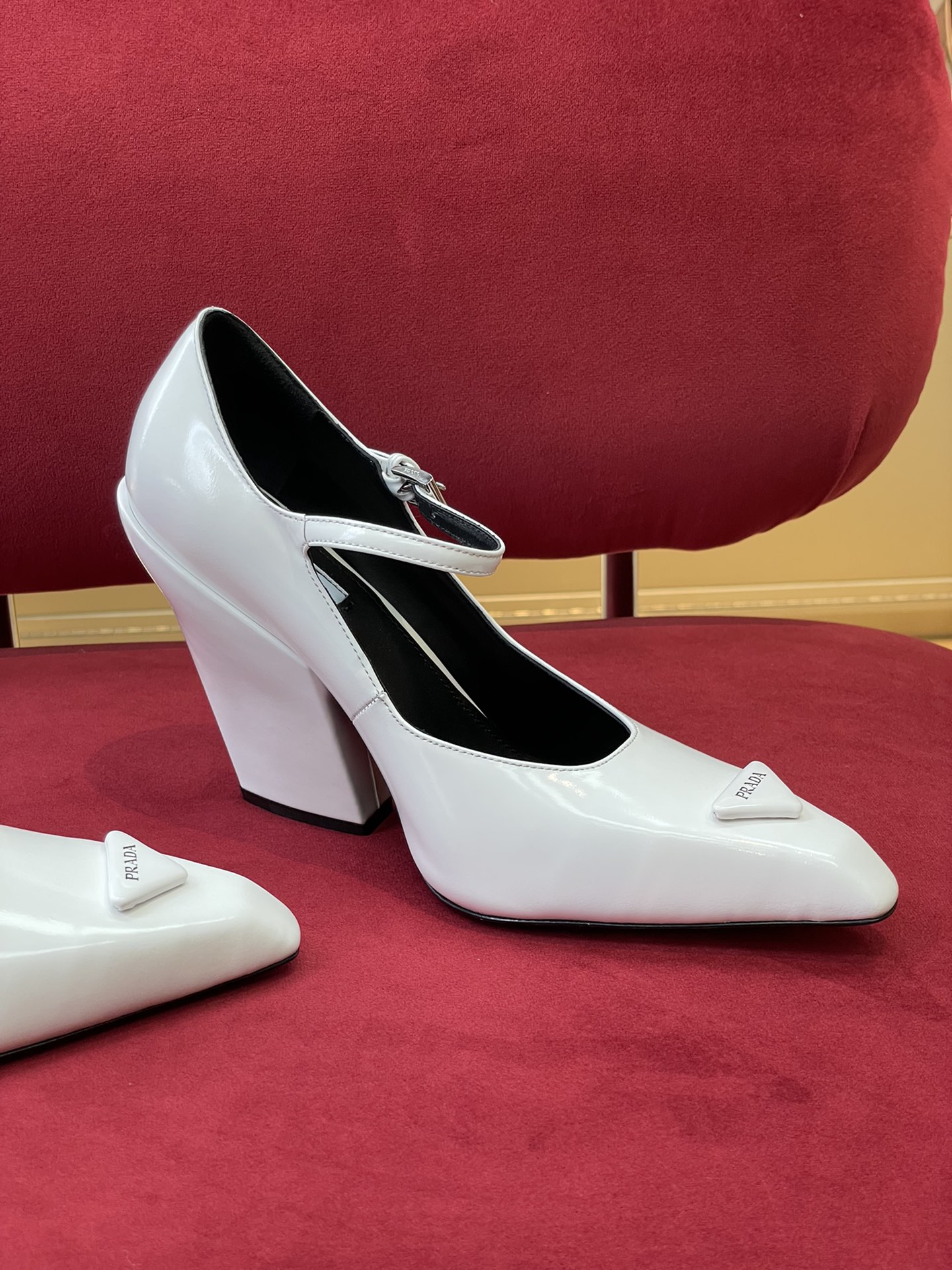 Pra*a heels 2022ss
