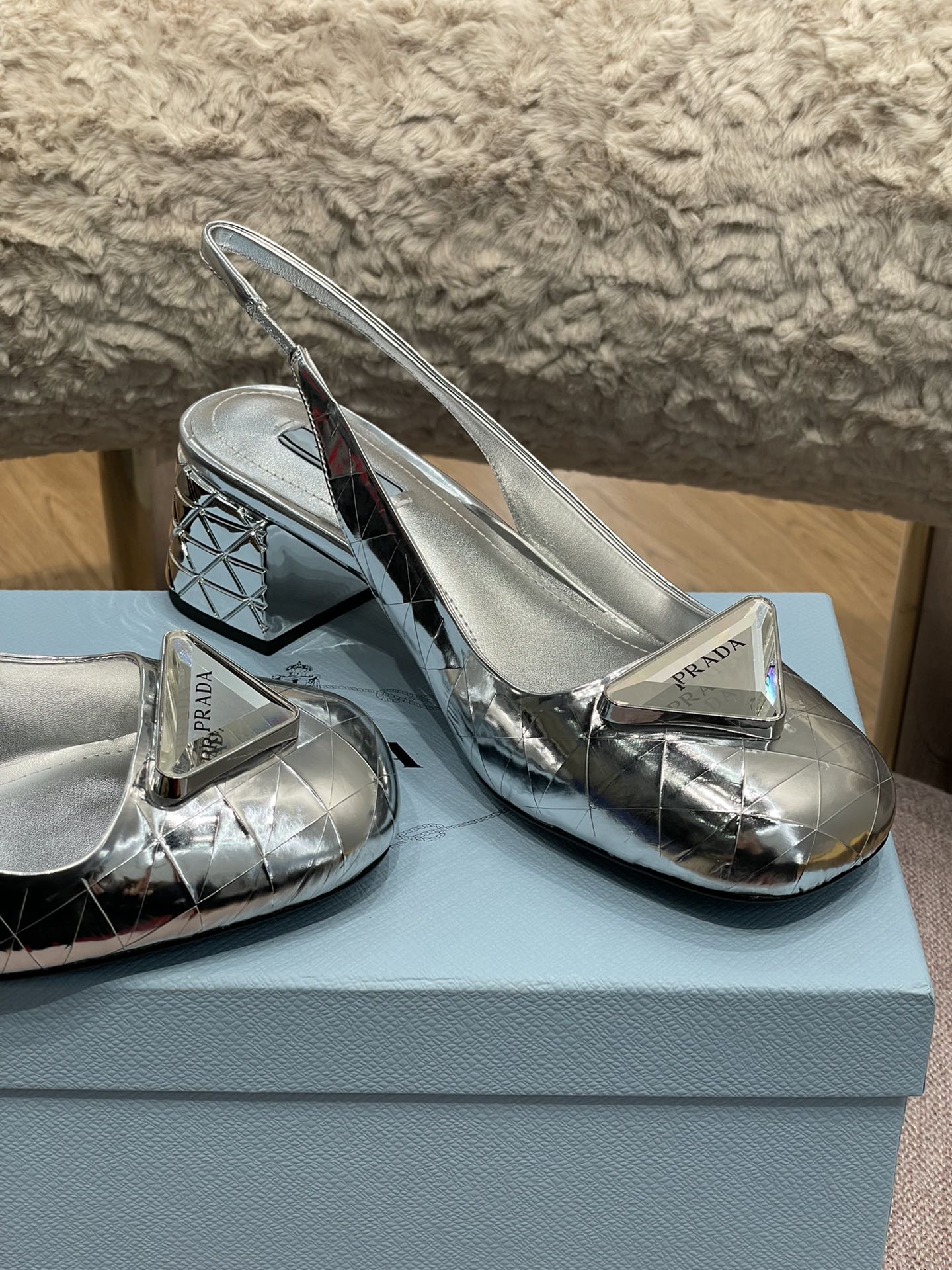 Pra*a heels 2022ss