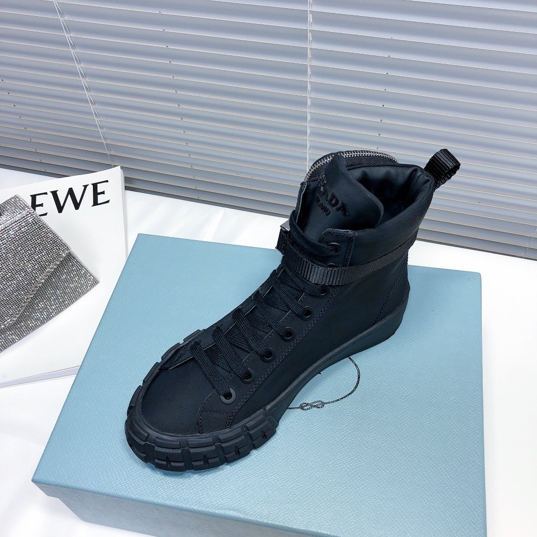 Pra*a boots