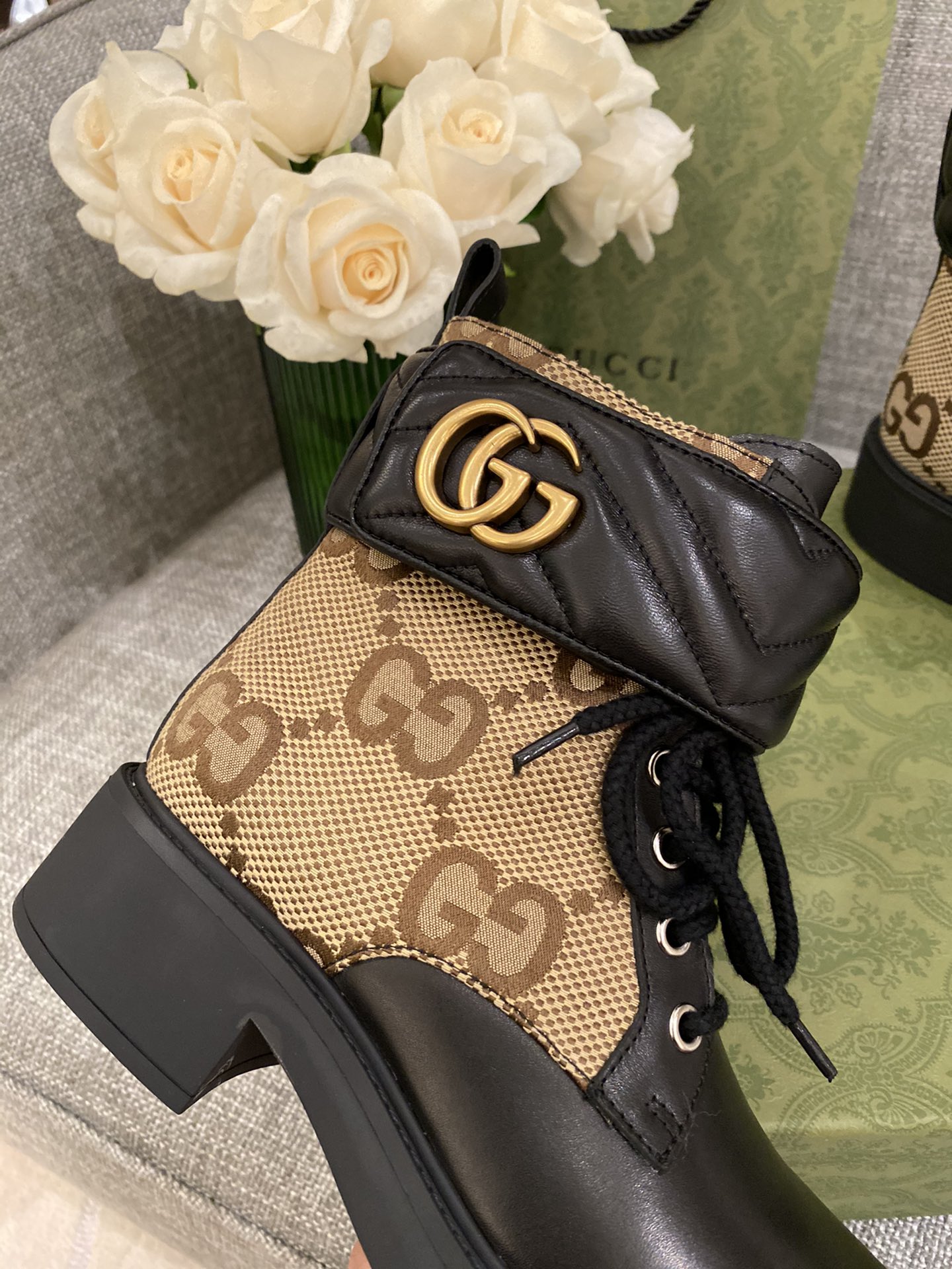 G*u*i boots