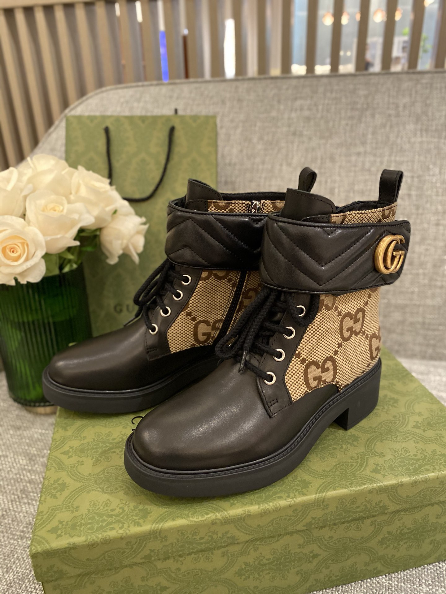 G*u*i boots