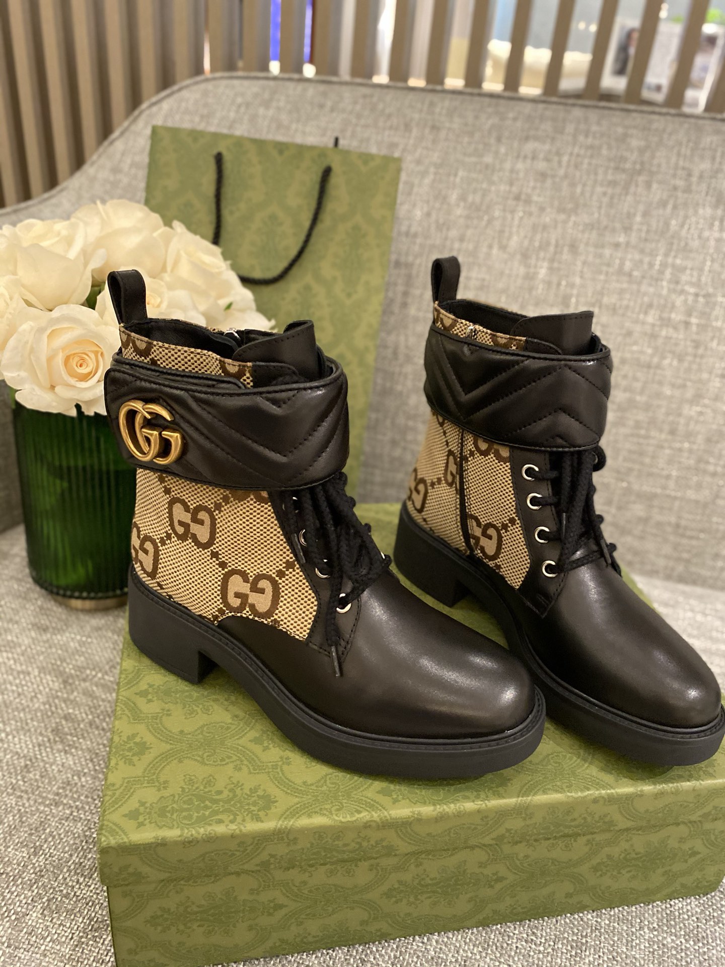 G*u*i boots