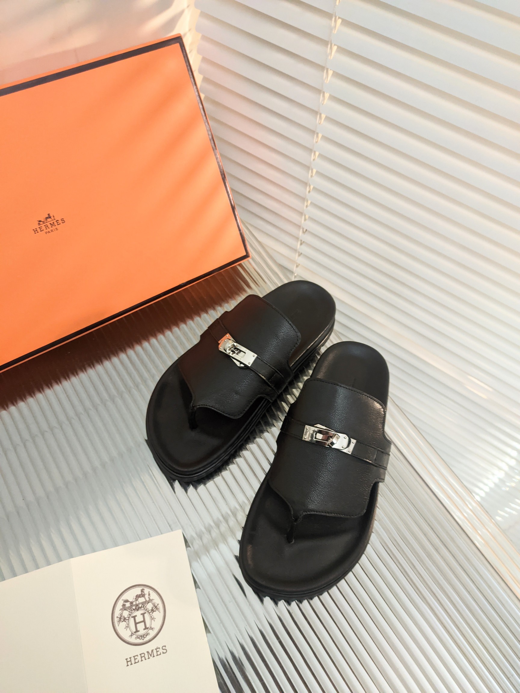 H**mes sandals