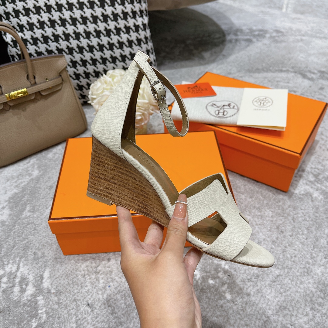 H**mes sandals
