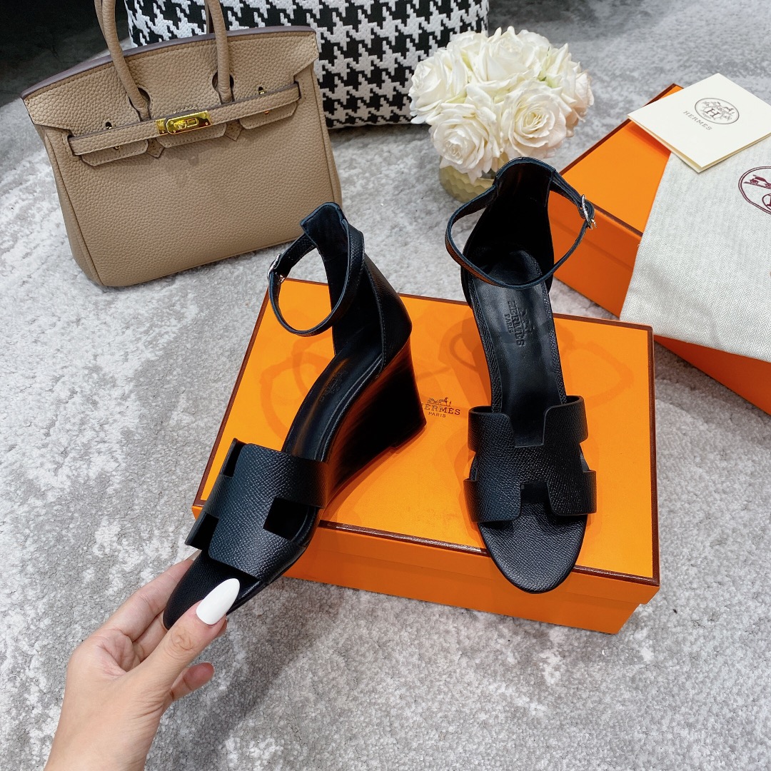 H**mes sandals