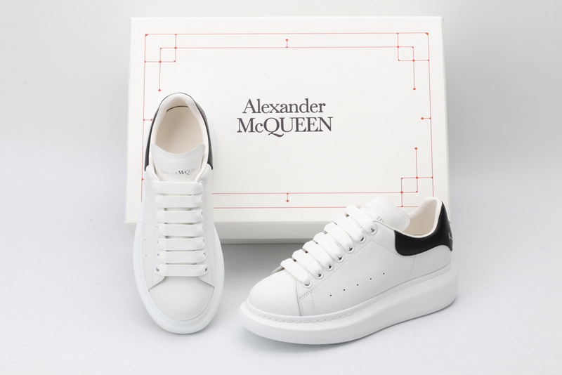 A1exa*der m*q*en sports shoes
